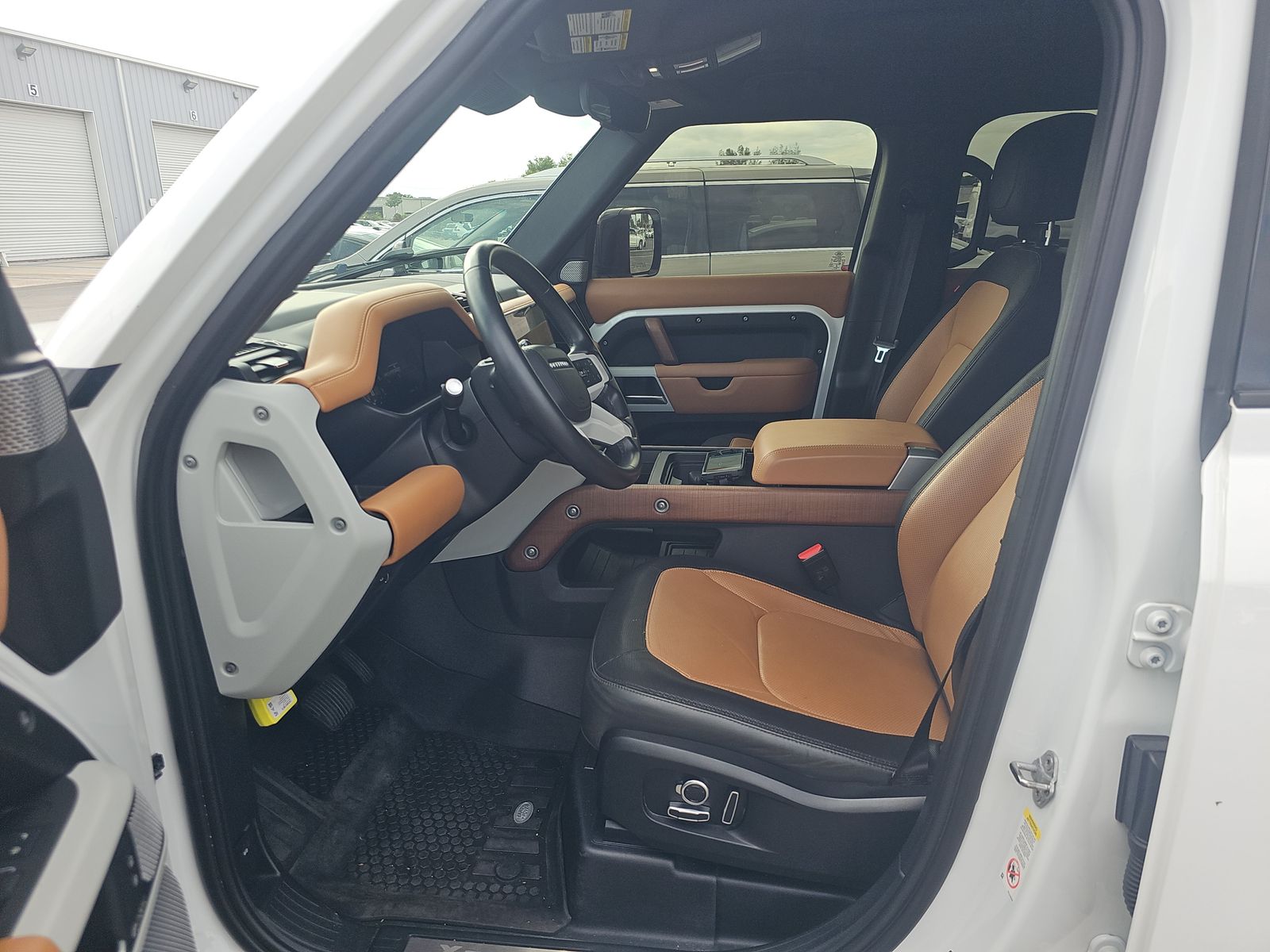 2023 Land Rover Defender 130 X-Dynamic SE AWD