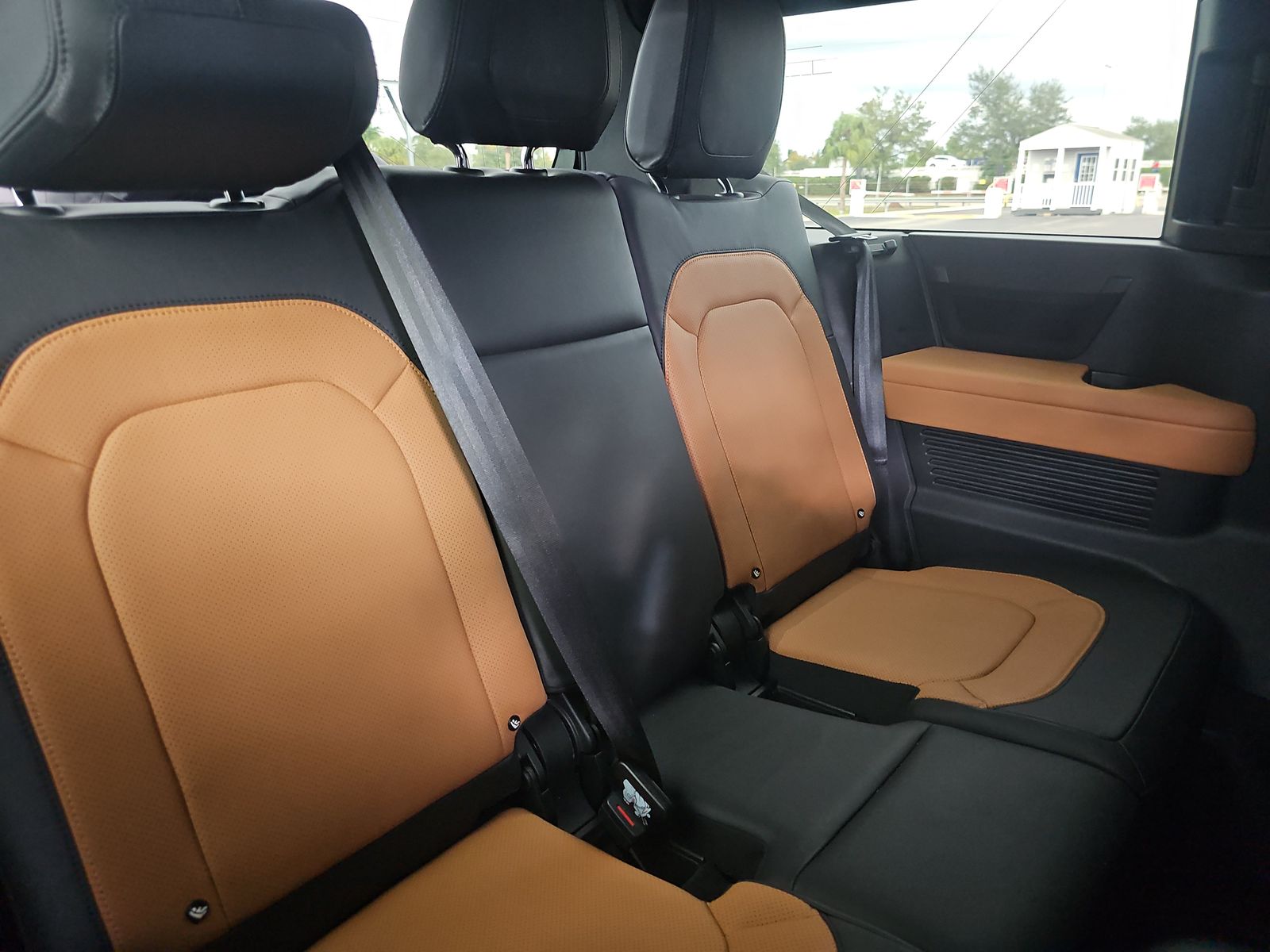 2023 Land Rover Defender 130 X-Dynamic SE AWD