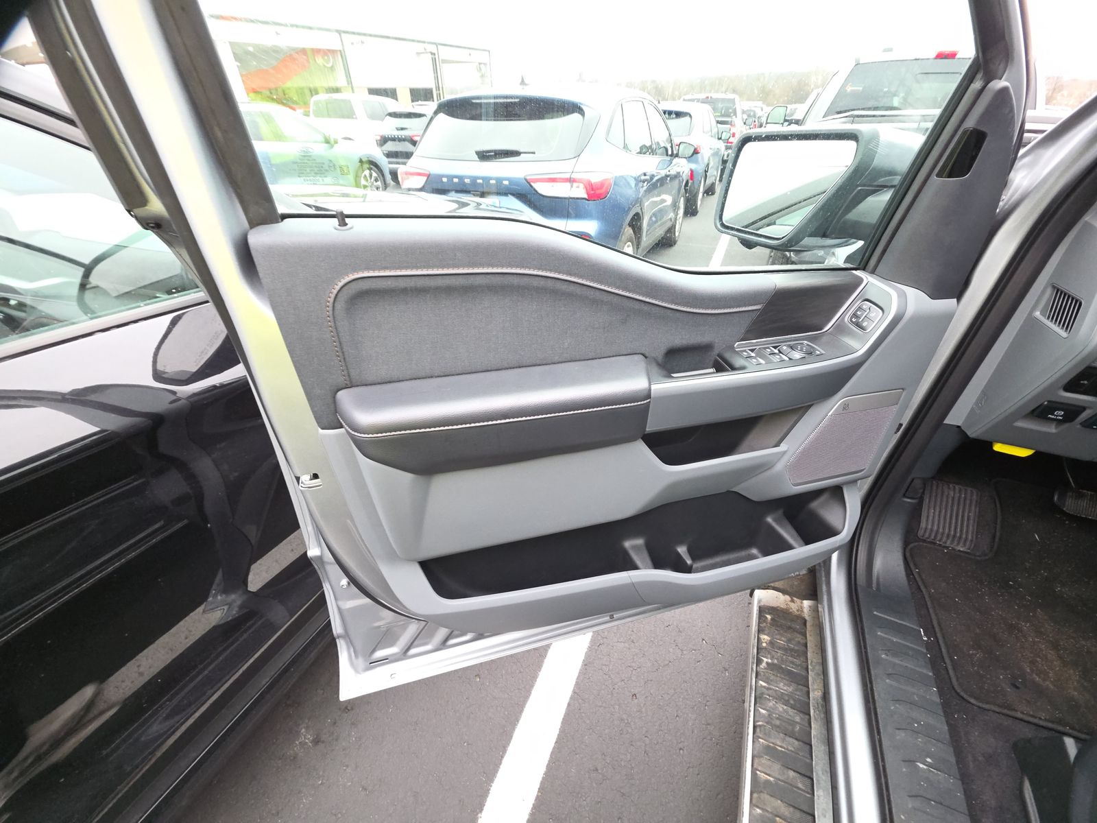 2025 Ford F-150 Lariat AWD