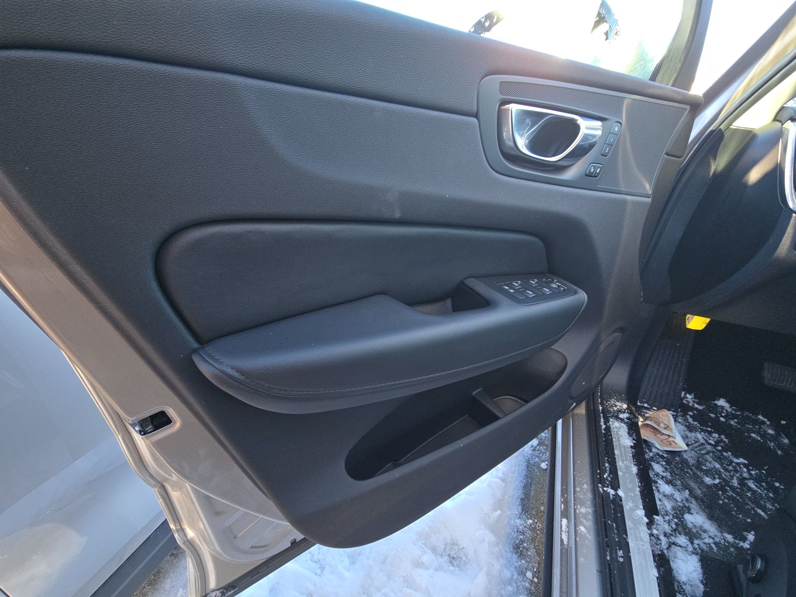 2025 Volvo XC60 B5 Plus AWD