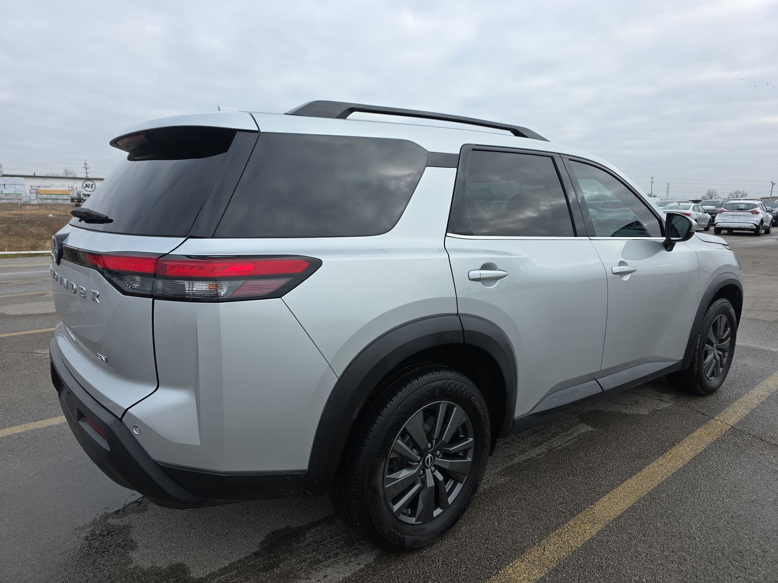 2022 Nissan Pathfinder SV FWD