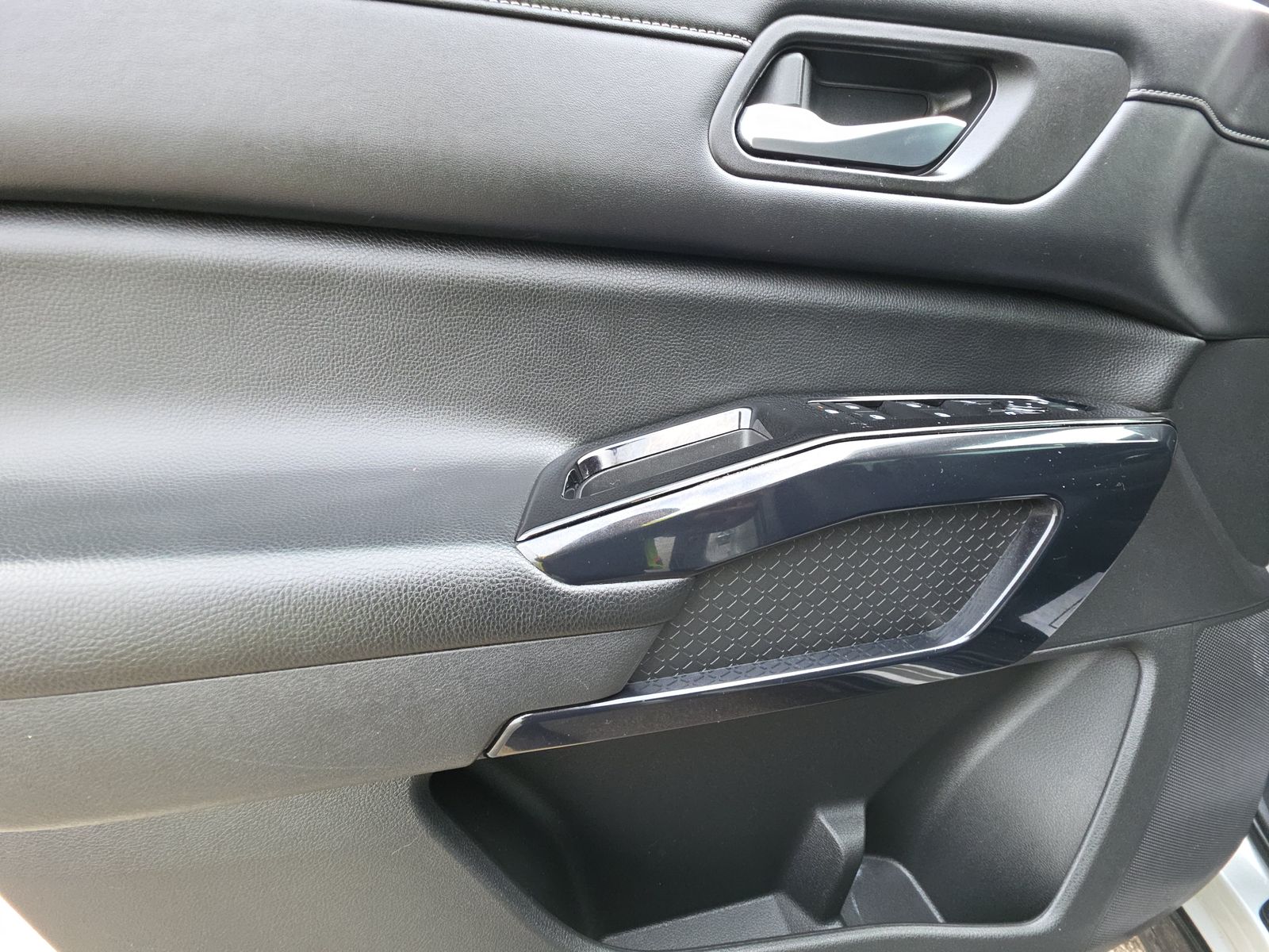 2022 Nissan Pathfinder SV FWD