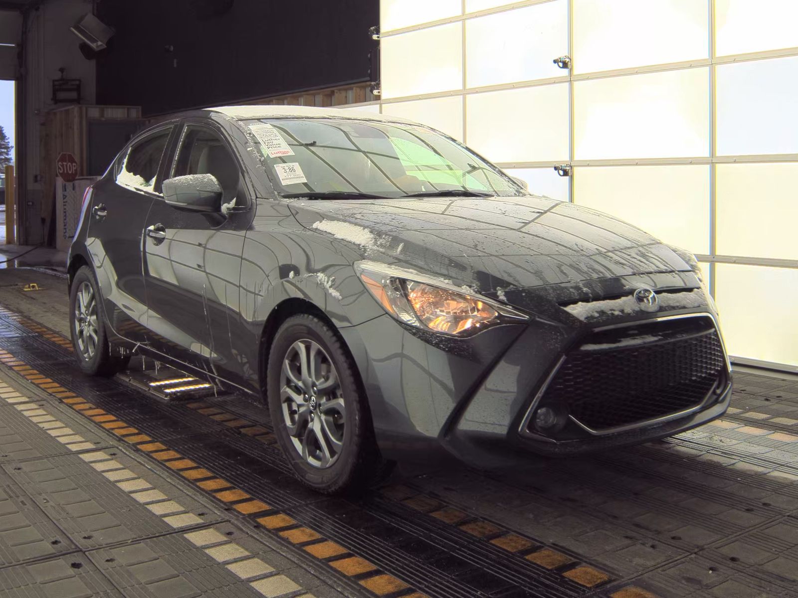 2020 Toyota Yaris LE FWD