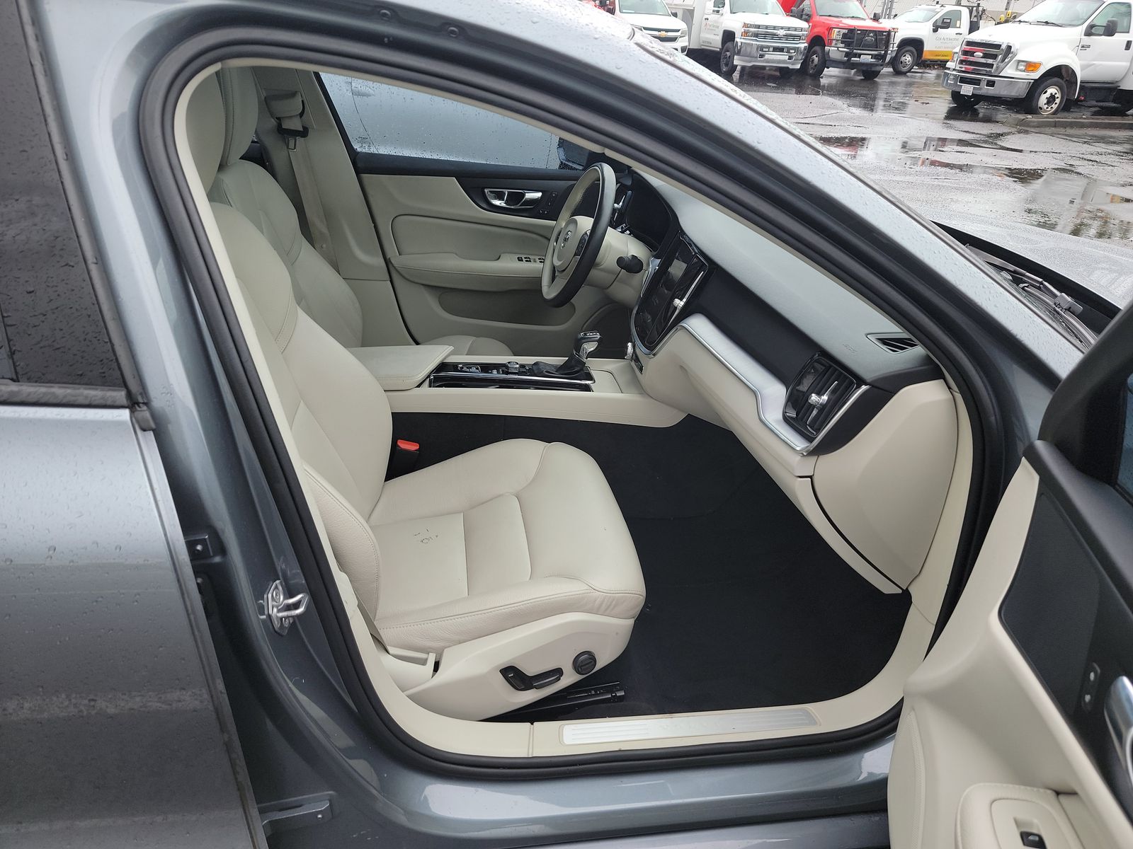 2020 Volvo S60 T5 Momentum FWD