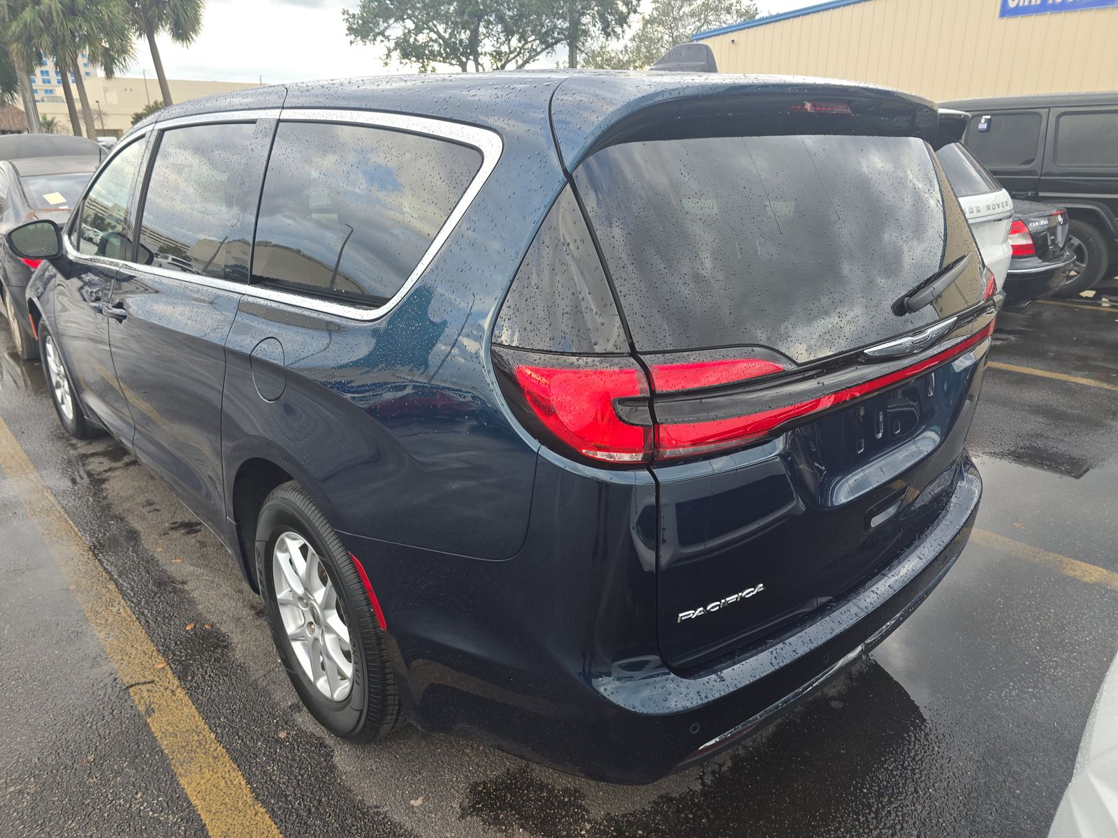 2023 Chrysler Pacifica Touring FWD