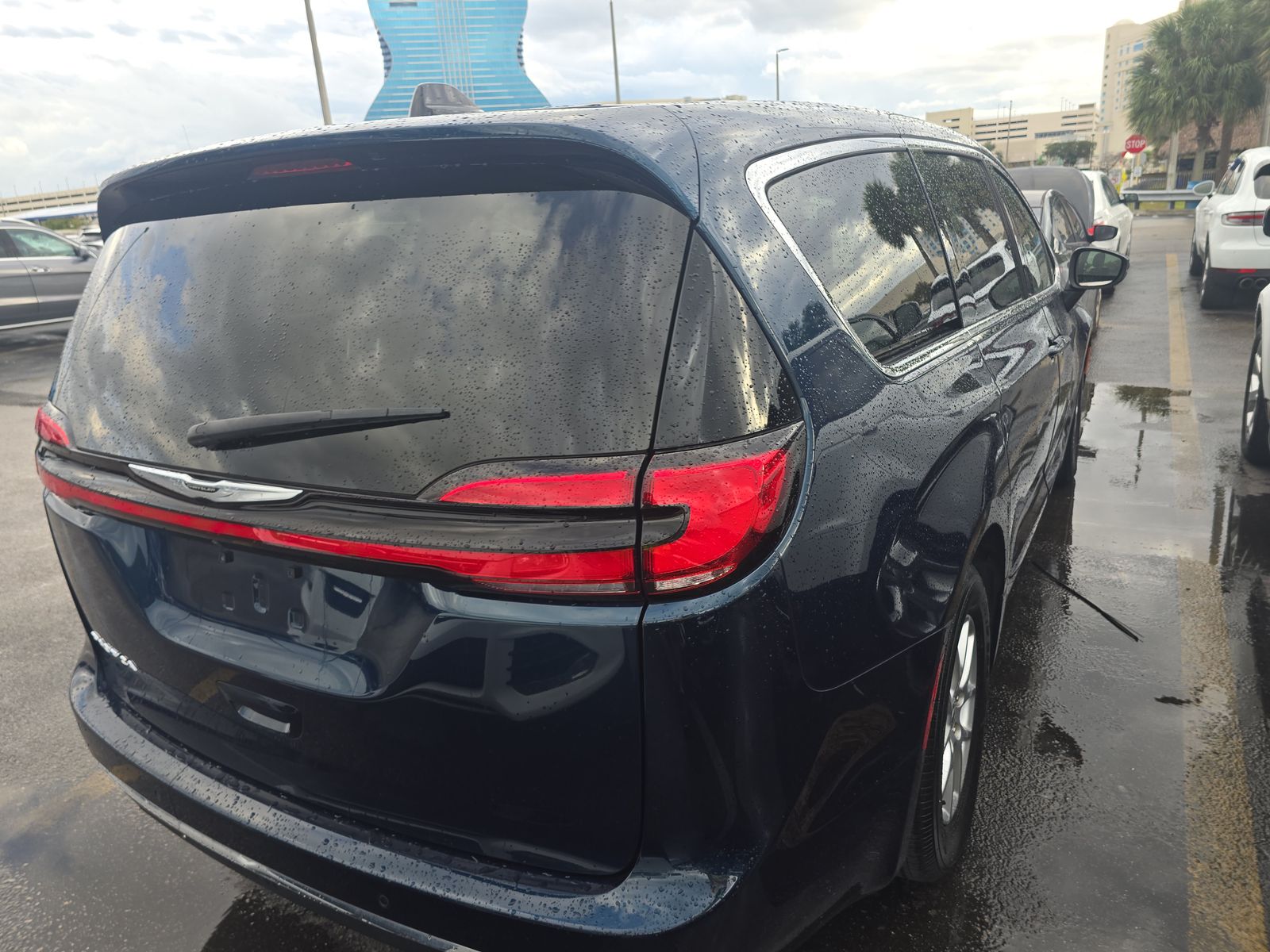 2023 Chrysler Pacifica Touring FWD