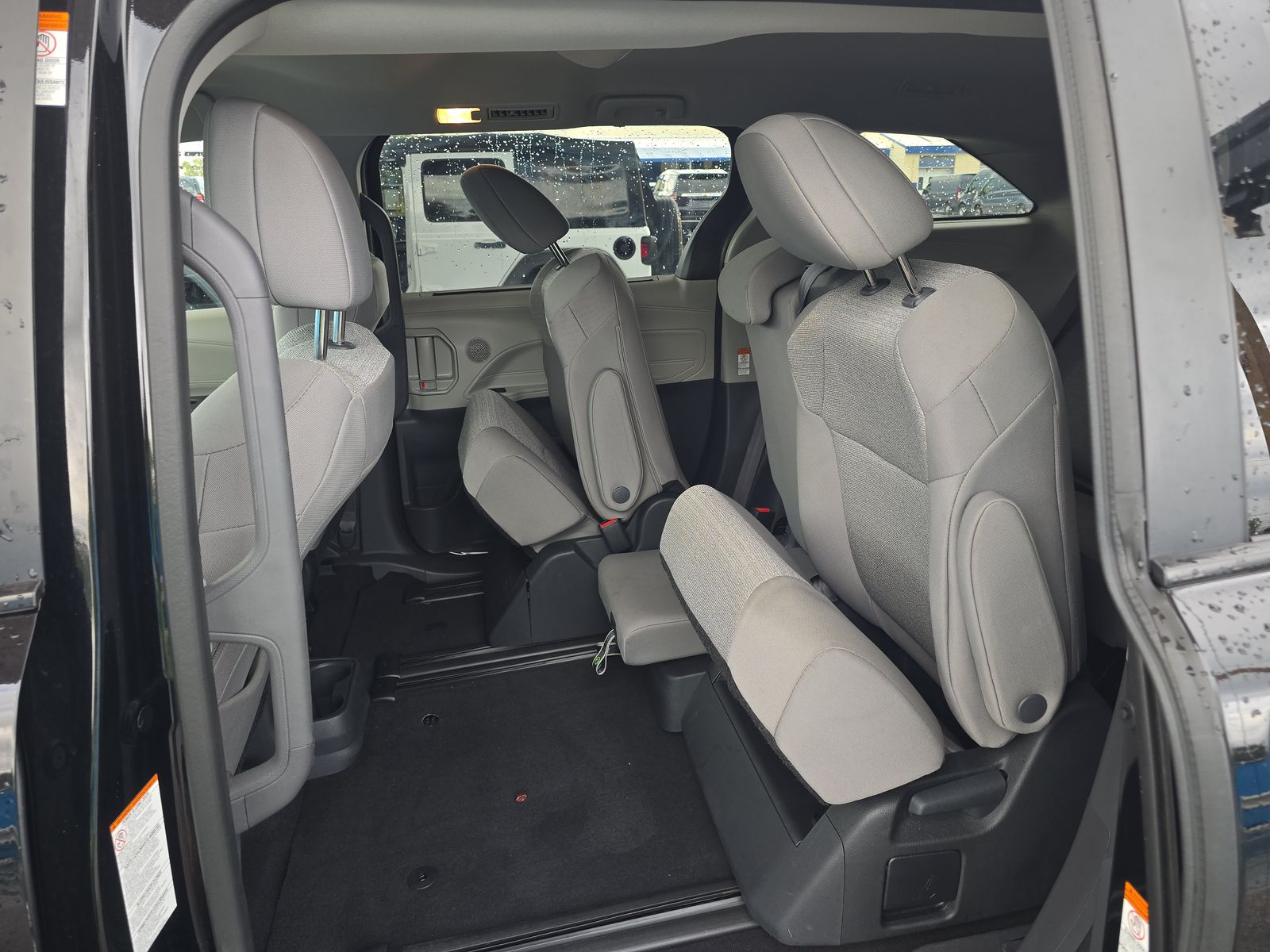 2024 Toyota Sienna LE FWD