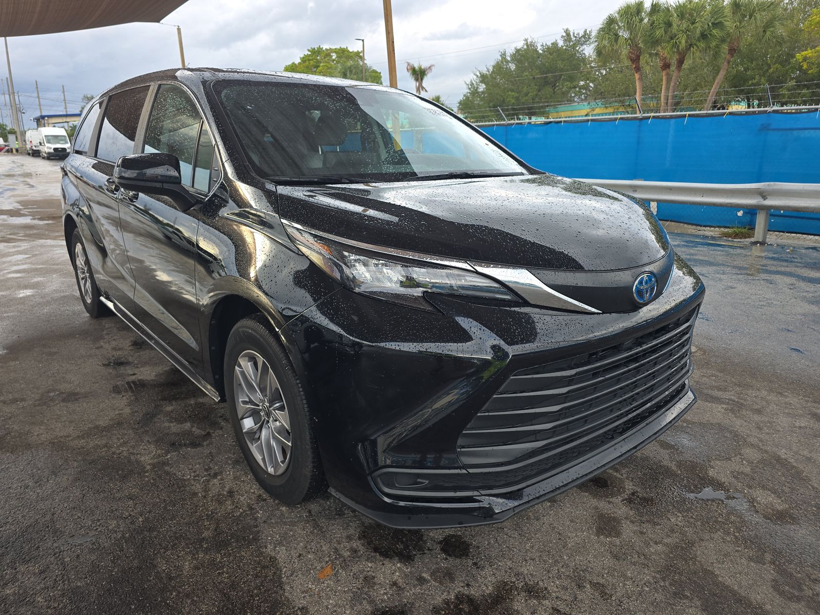 2024 Toyota Sienna LE FWD