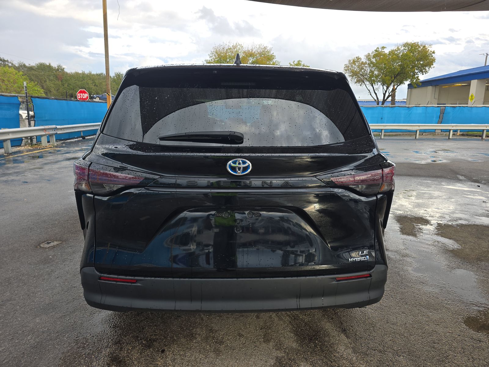 2024 Toyota Sienna LE FWD