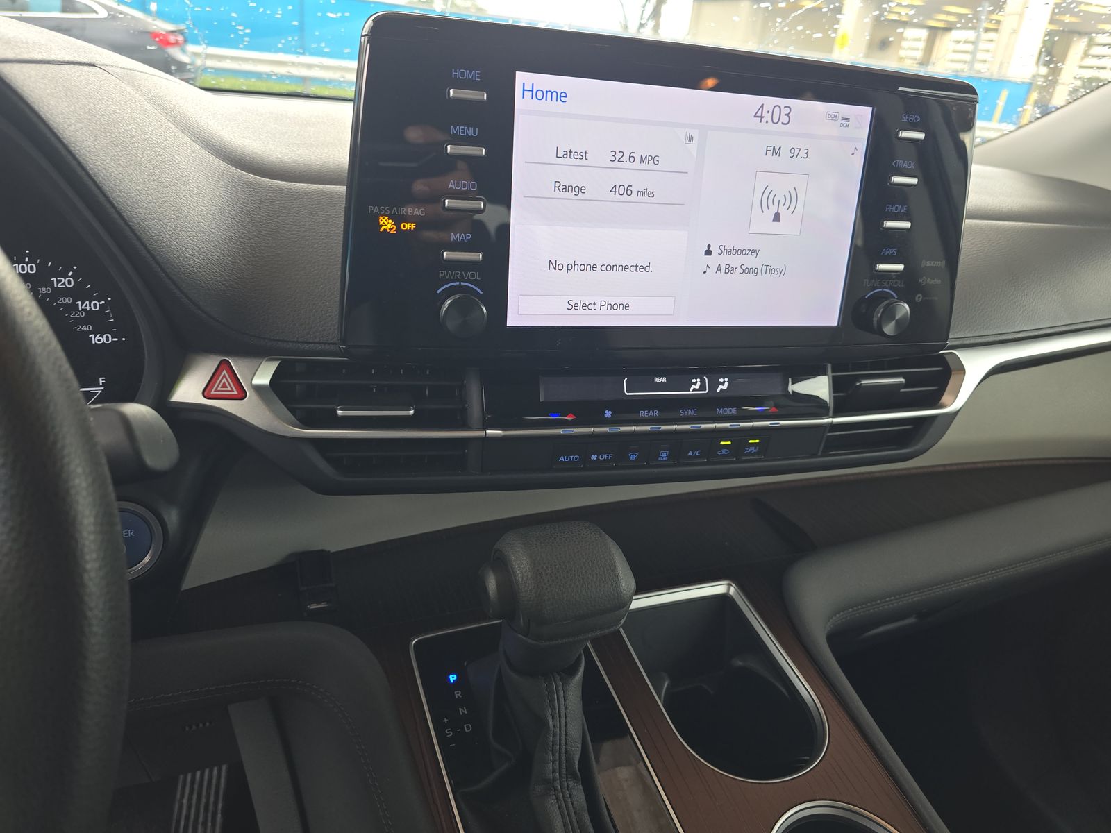 2024 Toyota Sienna LE FWD