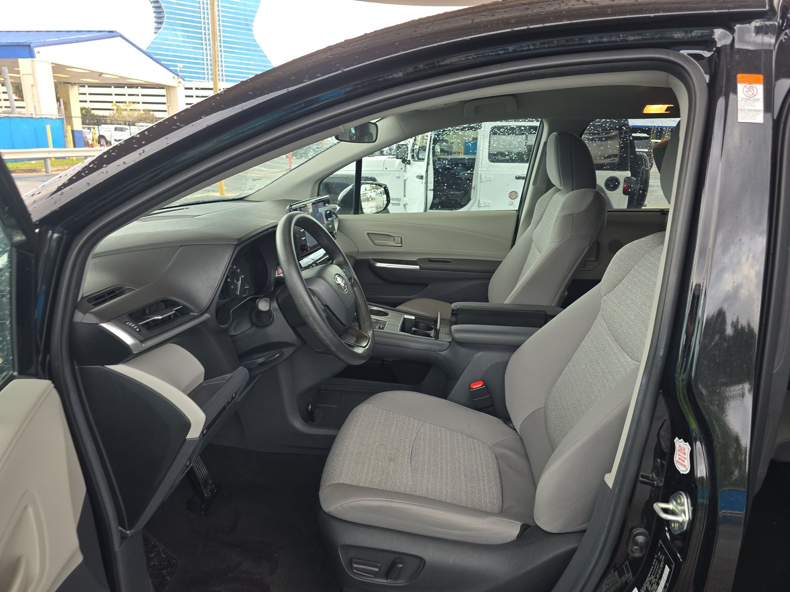 2024 Toyota Sienna LE FWD