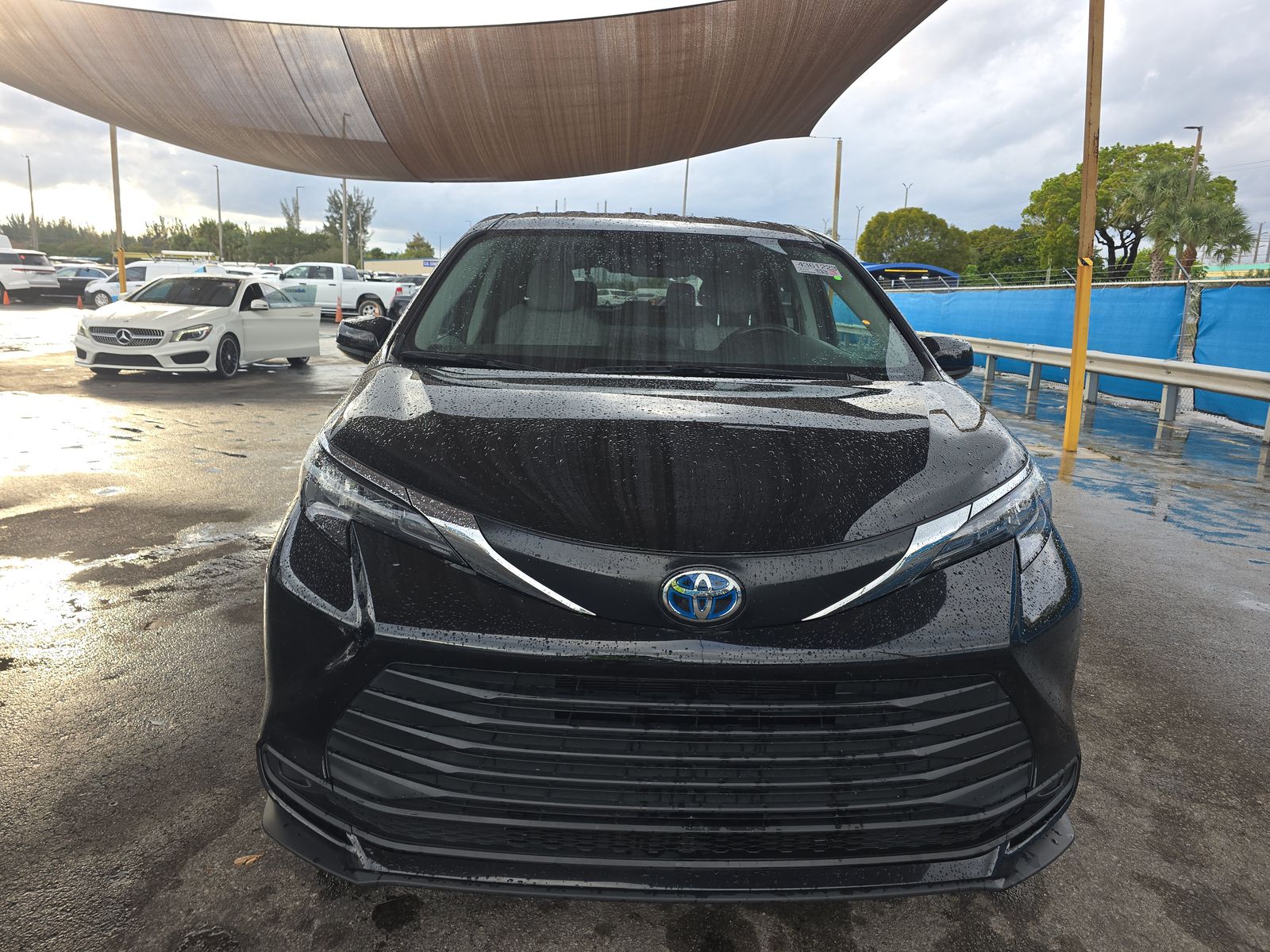 2024 Toyota Sienna LE FWD