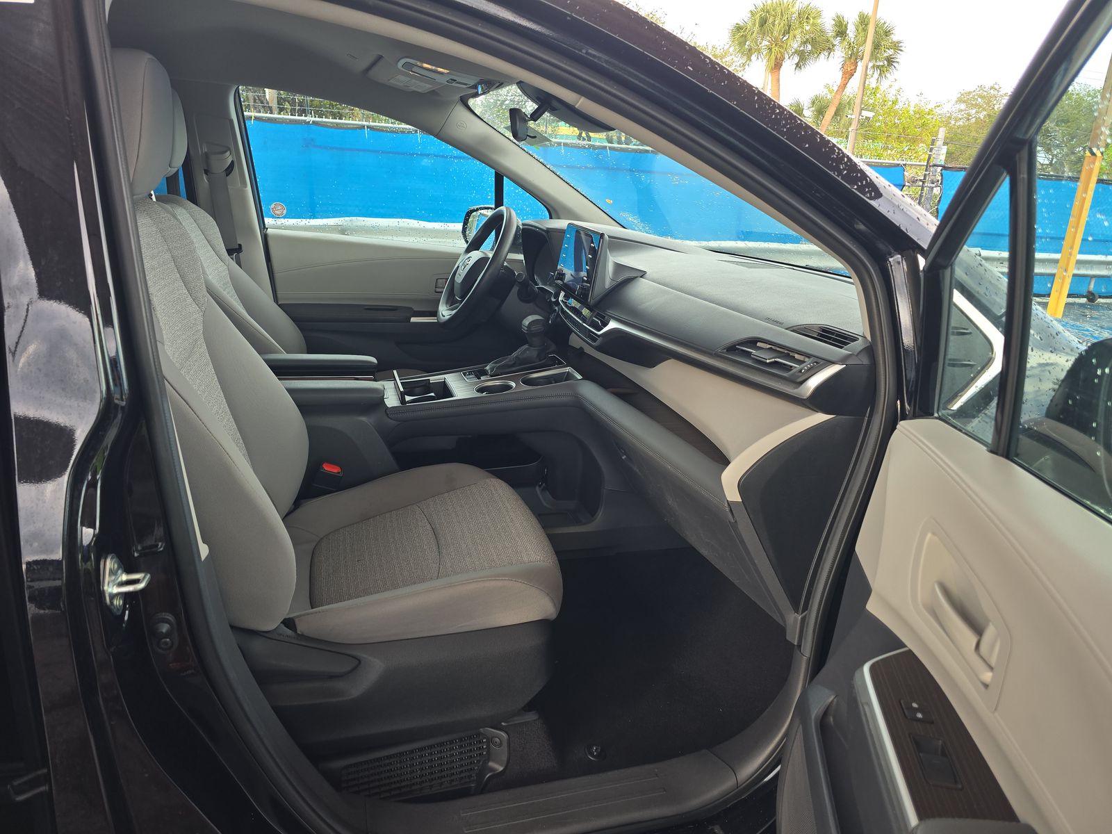 2024 Toyota Sienna LE FWD