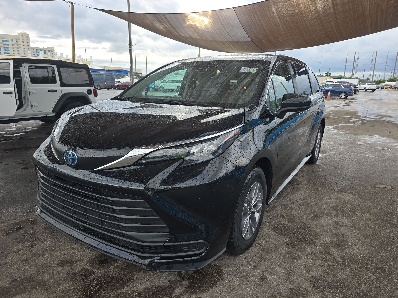 2024 Toyota Sienna LE FWD