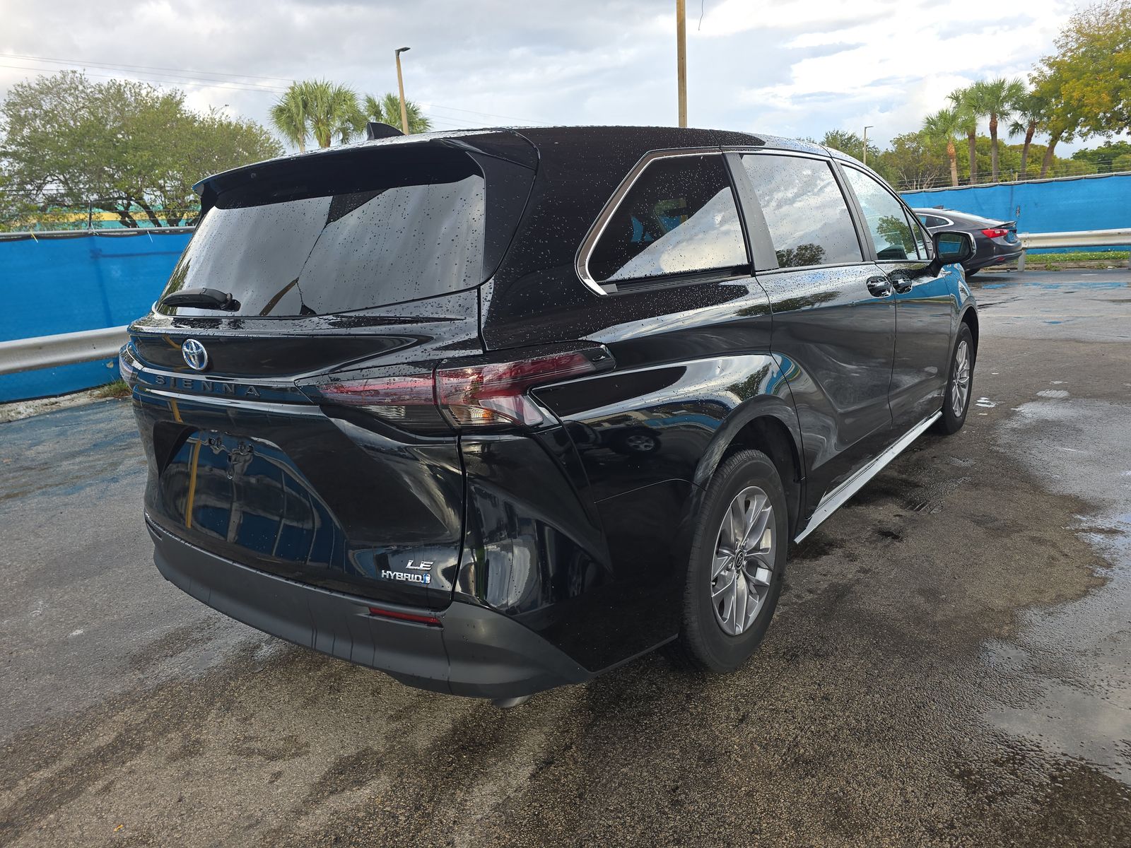 2024 Toyota Sienna LE FWD