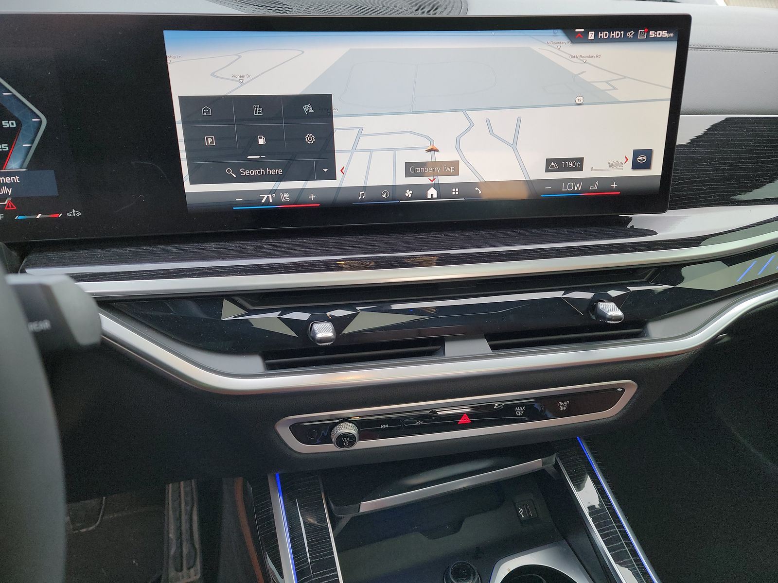 2025 BMW X7 M60i AWD