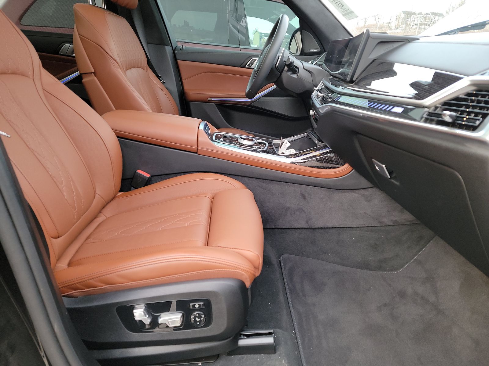 2025 BMW X7 M60i AWD