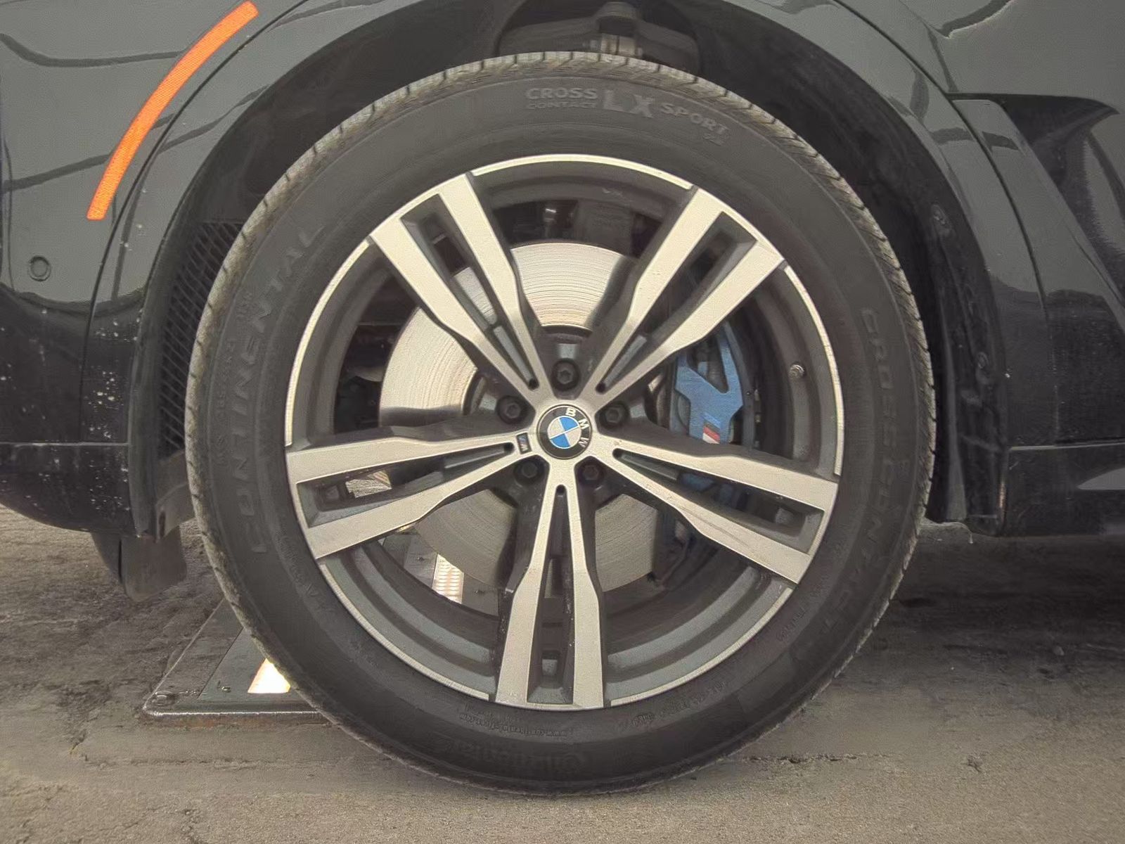 2025 BMW X7 M60i AWD