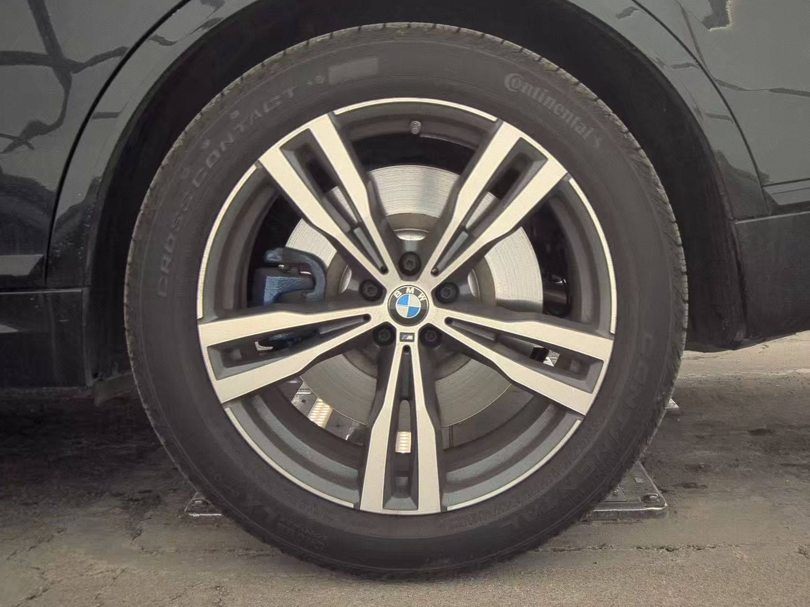 2025 BMW X7 M60i AWD