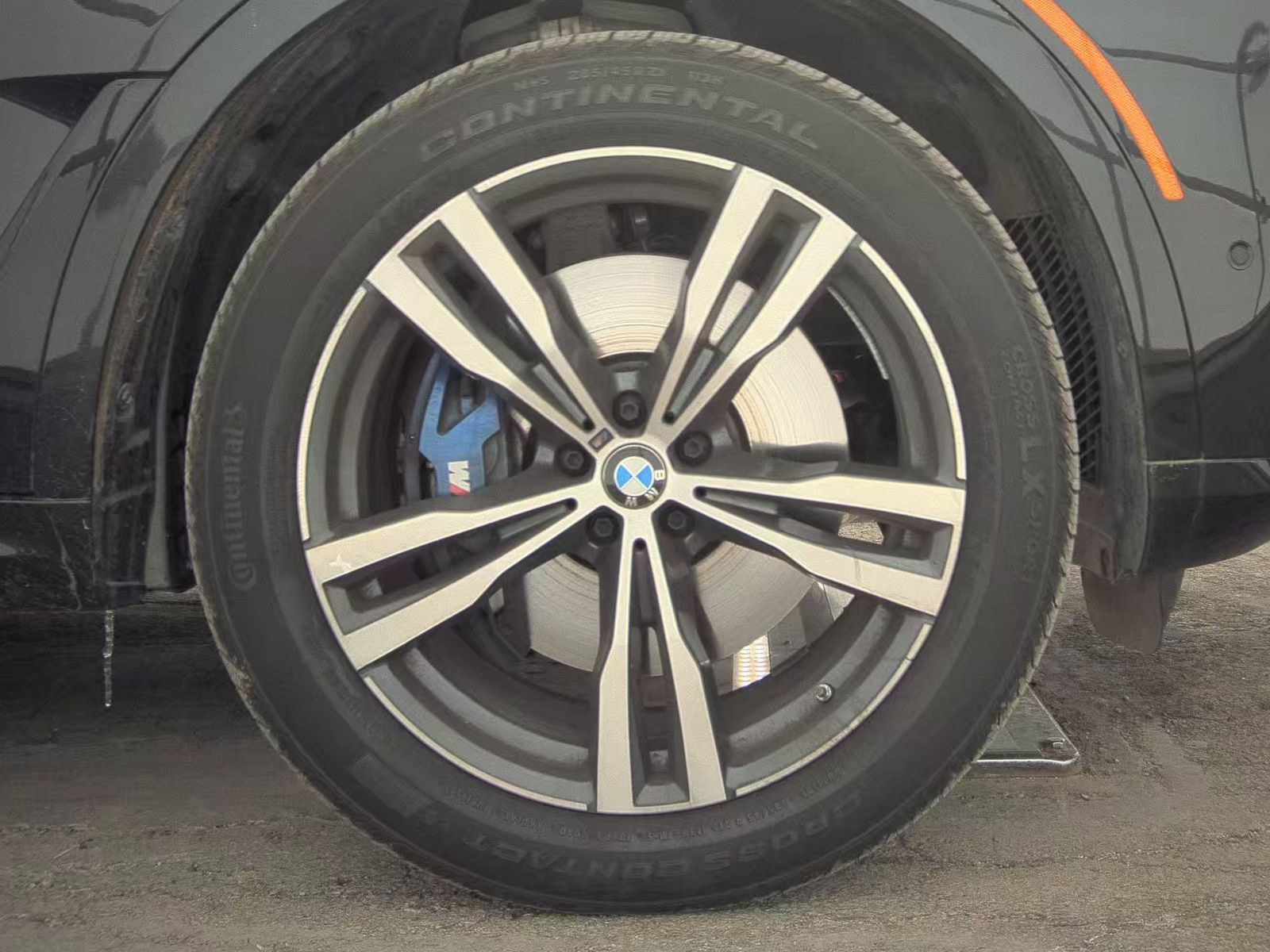 2025 BMW X7 M60i AWD