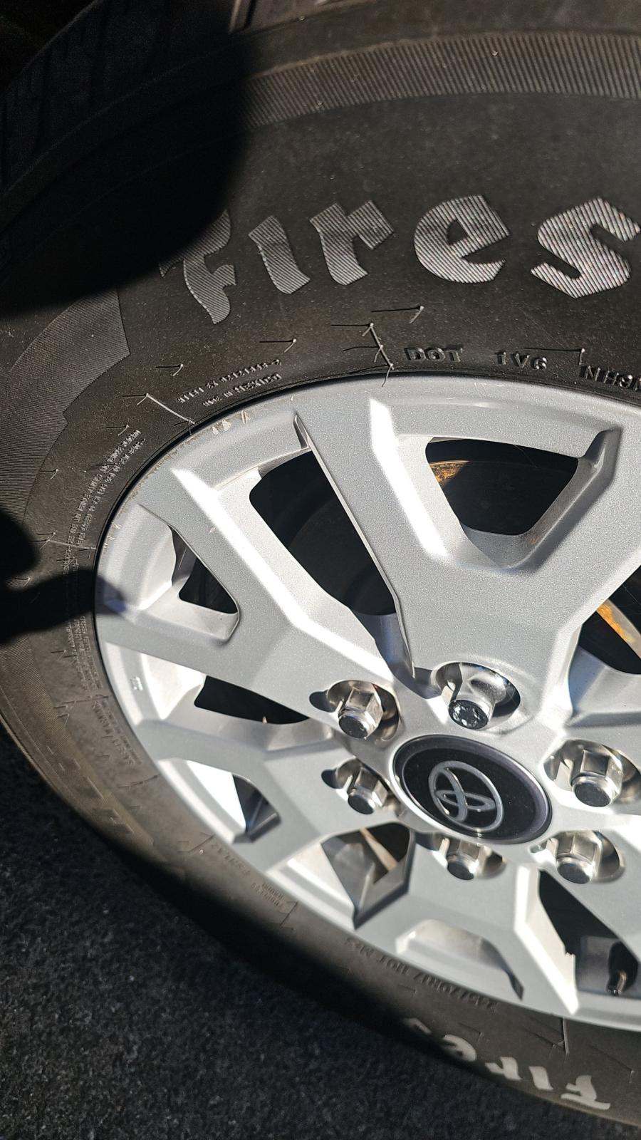 2024 Toyota Tacoma SR5 AWD