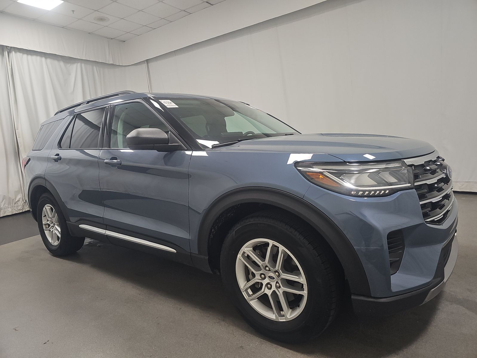 2025 Ford Explorer Active RWD