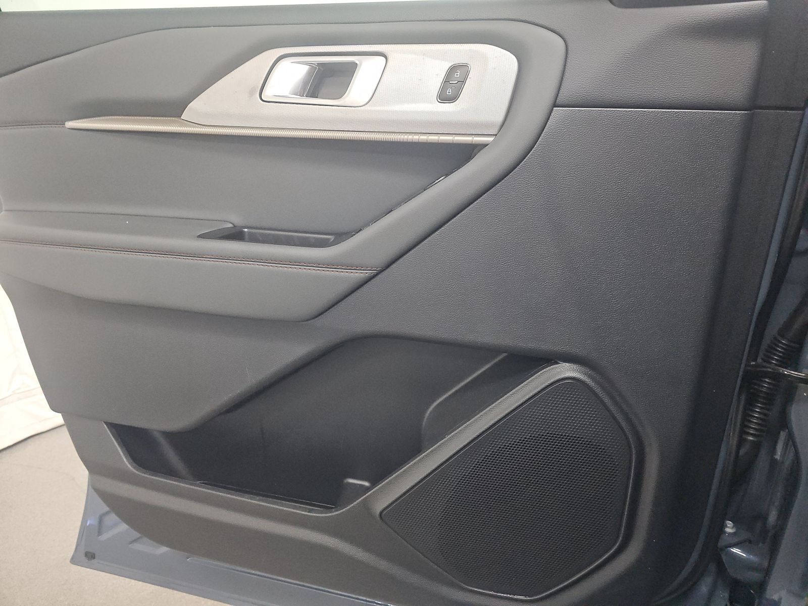 2025 Ford Explorer Active RWD