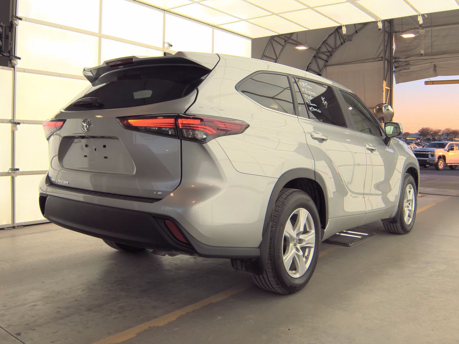 2024 Toyota Highlander LE FWD