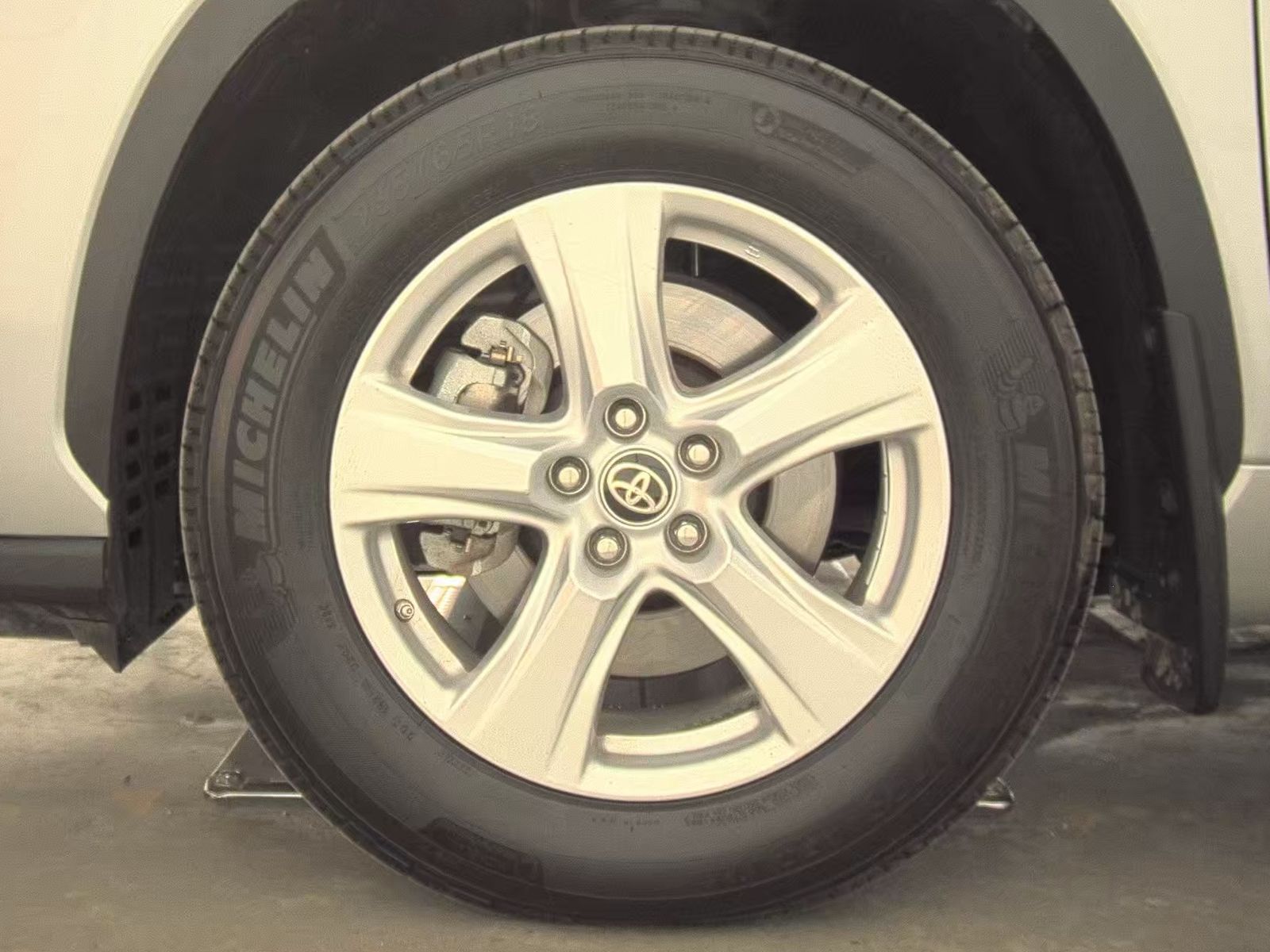 2024 Toyota Highlander LE FWD