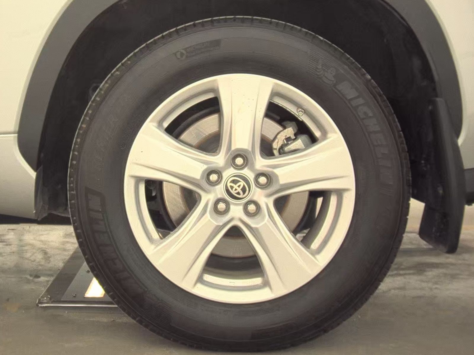 2024 Toyota Highlander LE FWD