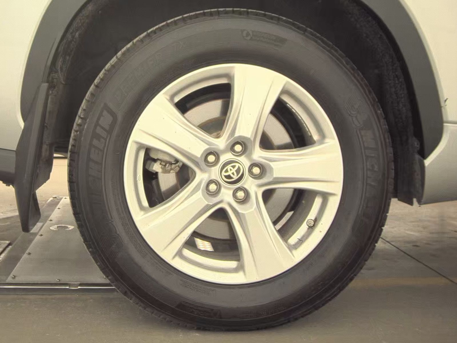 2024 Toyota Highlander LE FWD