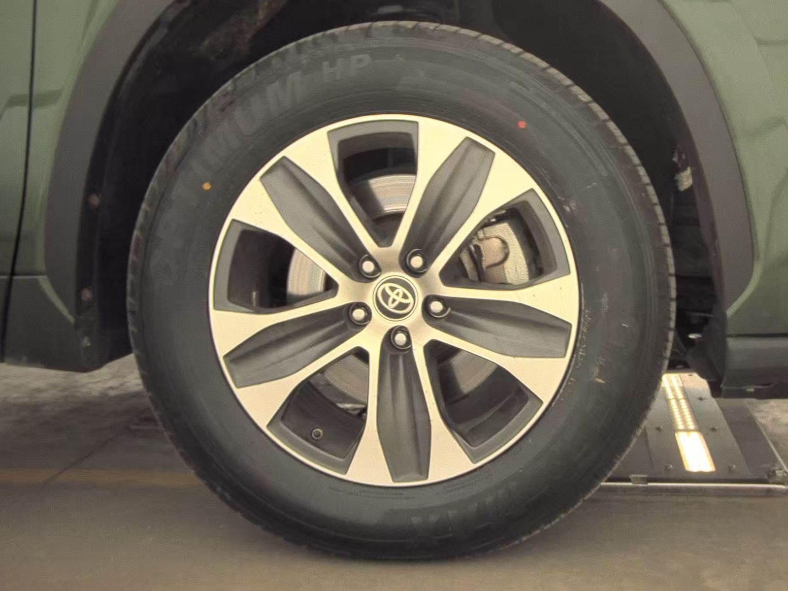 2023 Toyota Highlander XLE FWD