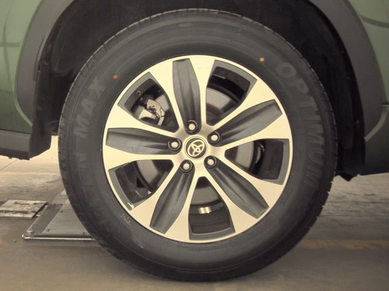 2023 Toyota Highlander XLE FWD