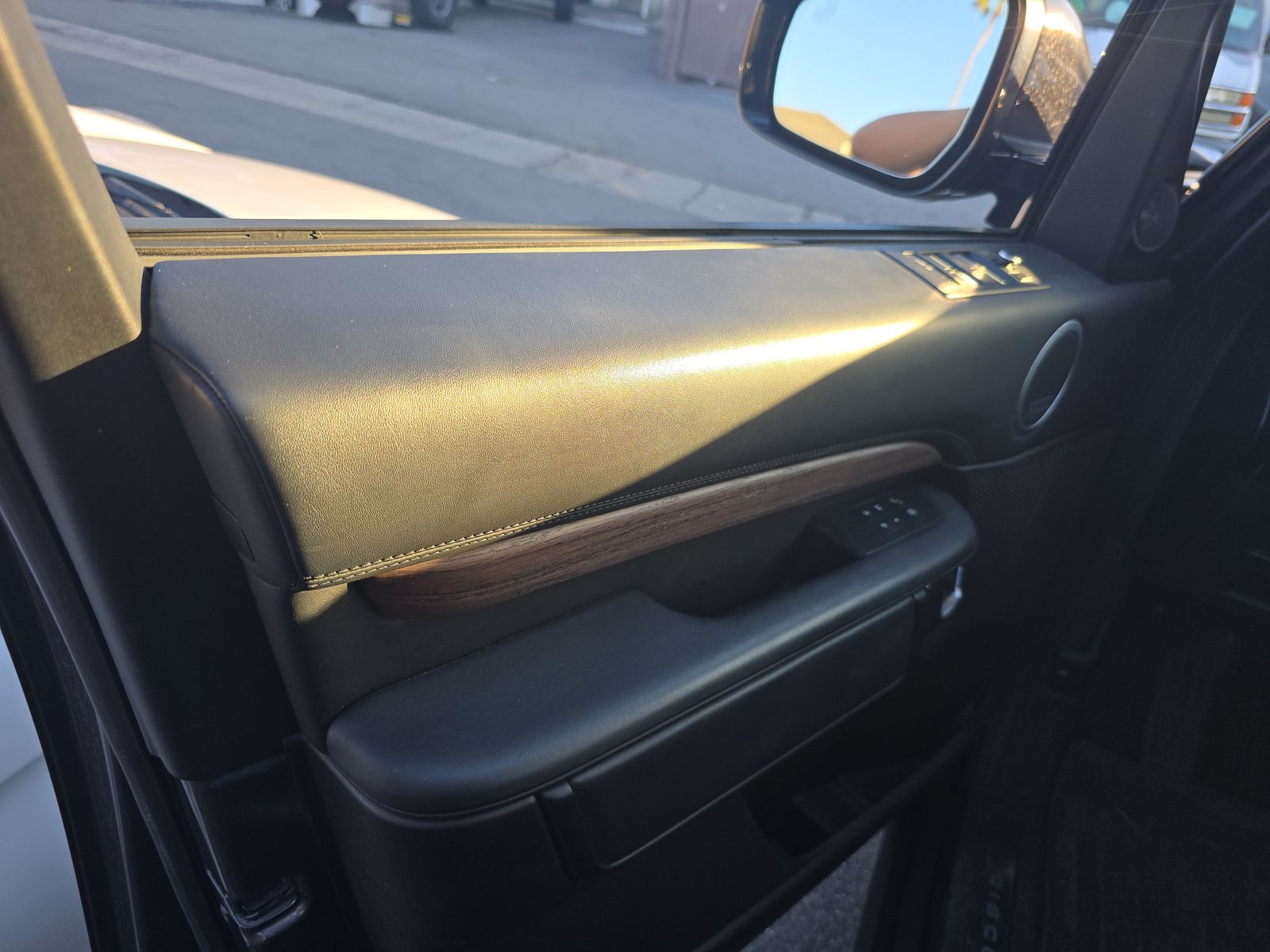 2017 Land Rover Discovery HSE Luxury AWD