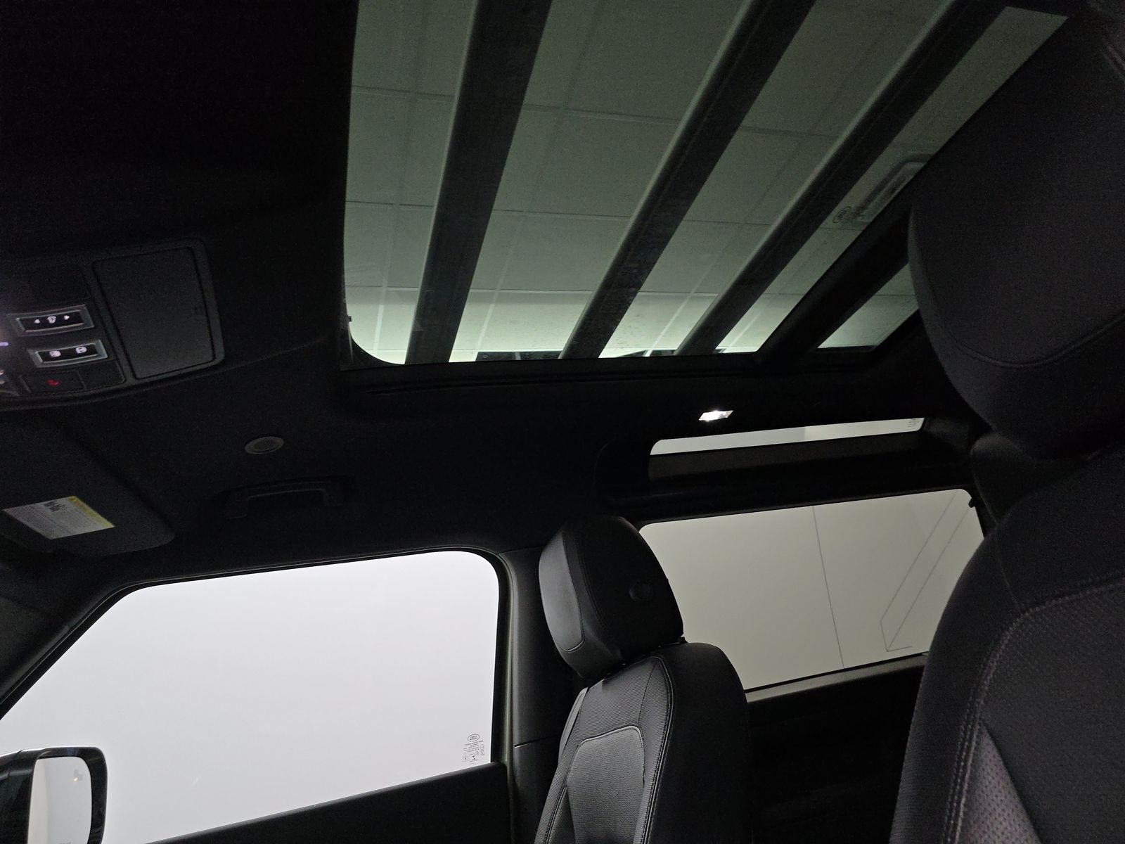 2022 Land Rover Defender 90 X-Dynamic S AWD