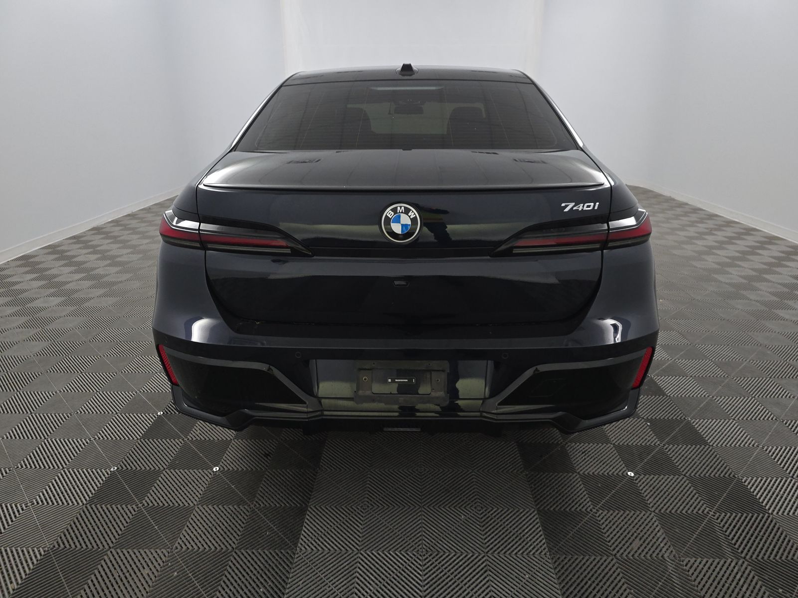 2024 BMW 7 Series 740i RWD