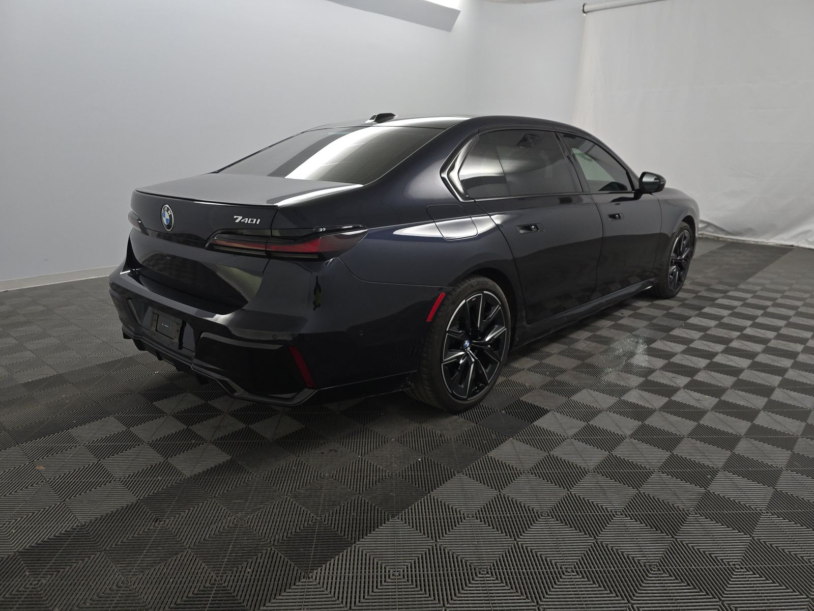 2024 BMW 7 Series 740i RWD