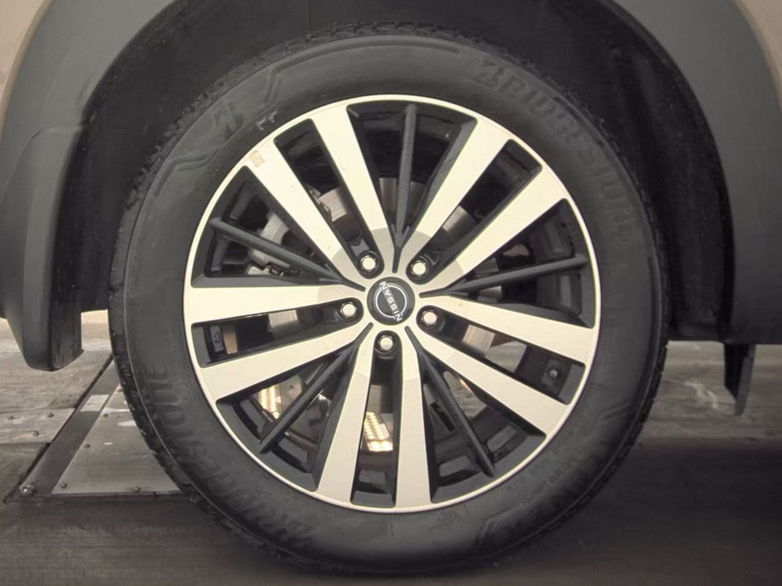 2024 Nissan Pathfinder Platinum FWD