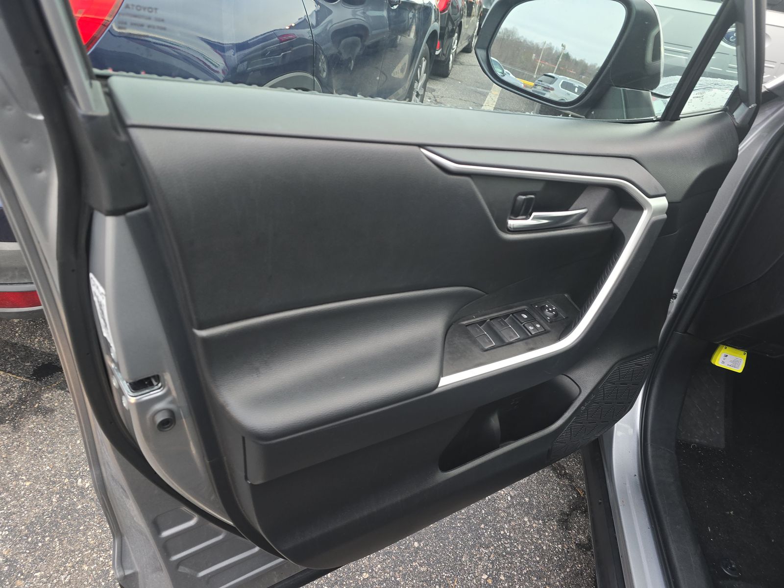 2025 Toyota RAV4 XLE FWD