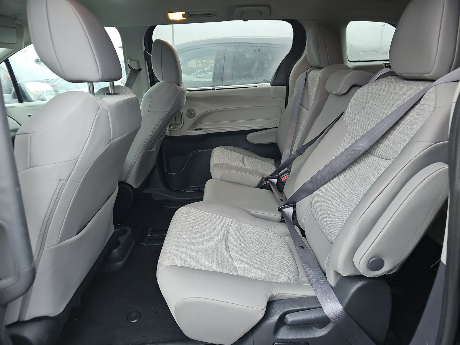 2024 Toyota Sienna LE FWD