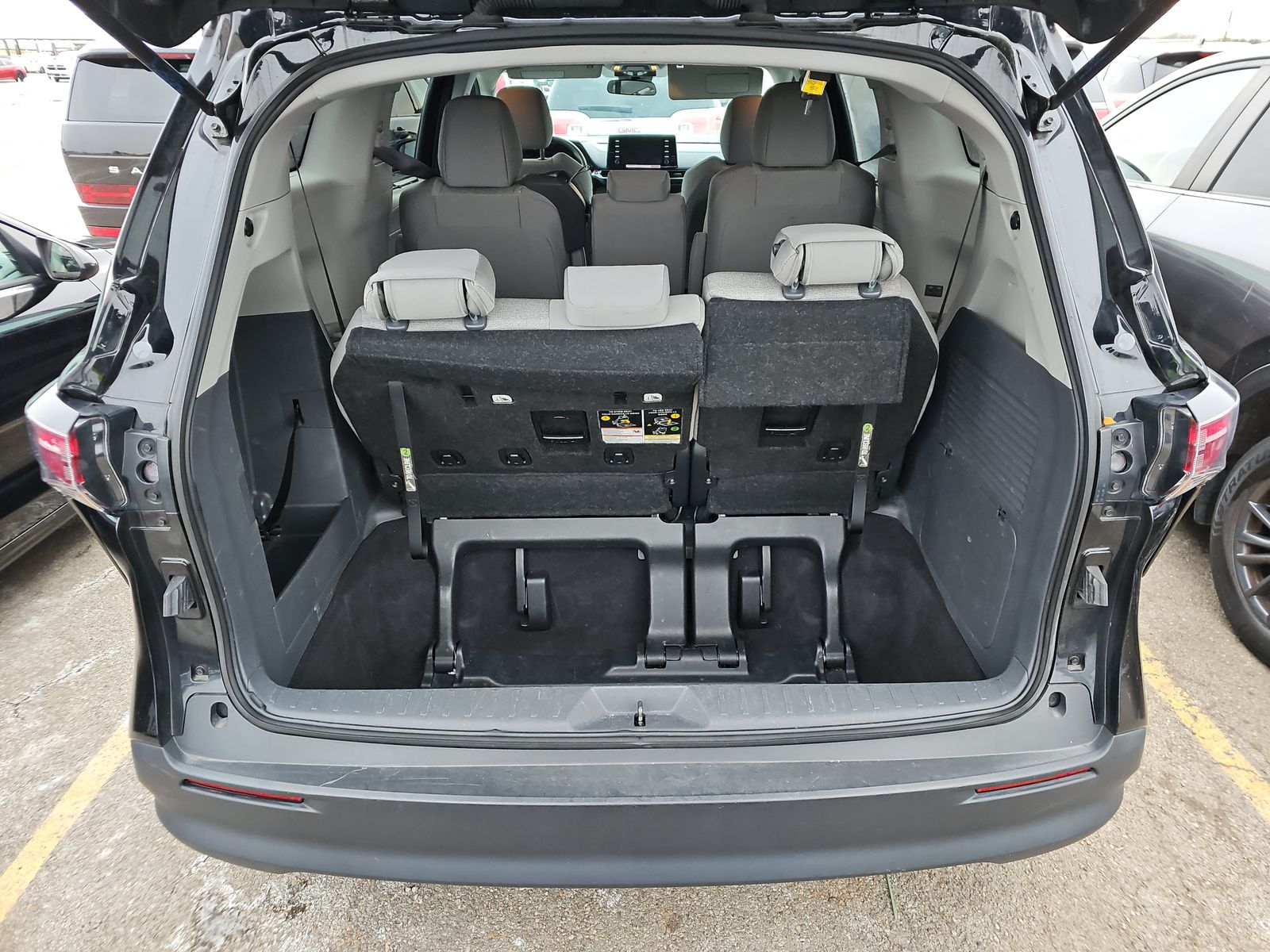 2024 Toyota Sienna LE FWD