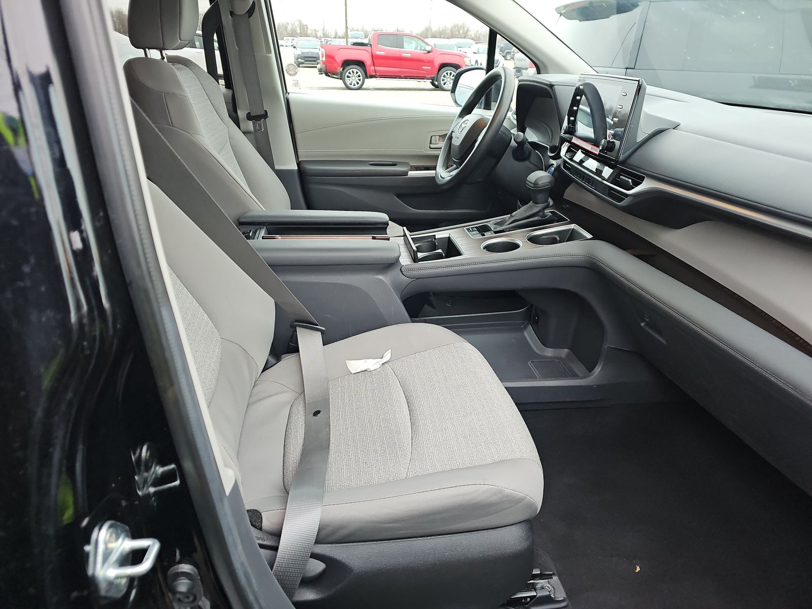 2024 Toyota Sienna LE FWD