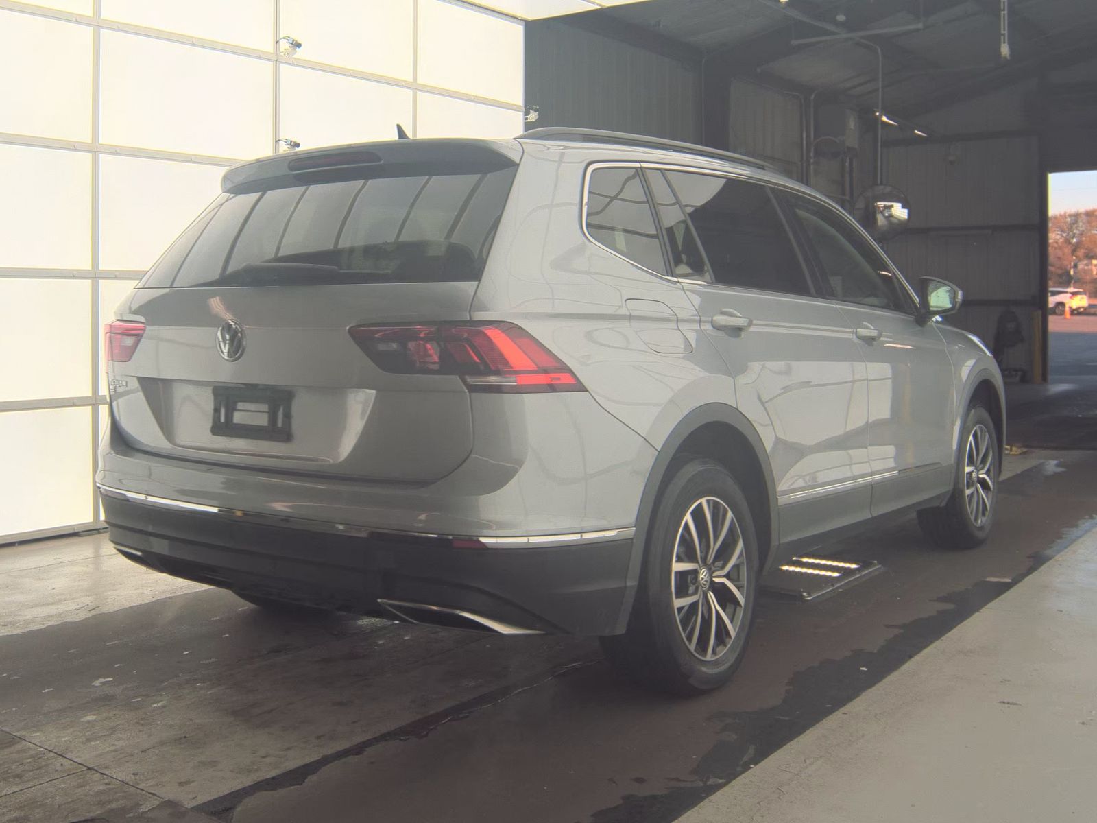 2020 Volkswagen Tiguan 2.0T SE FWD