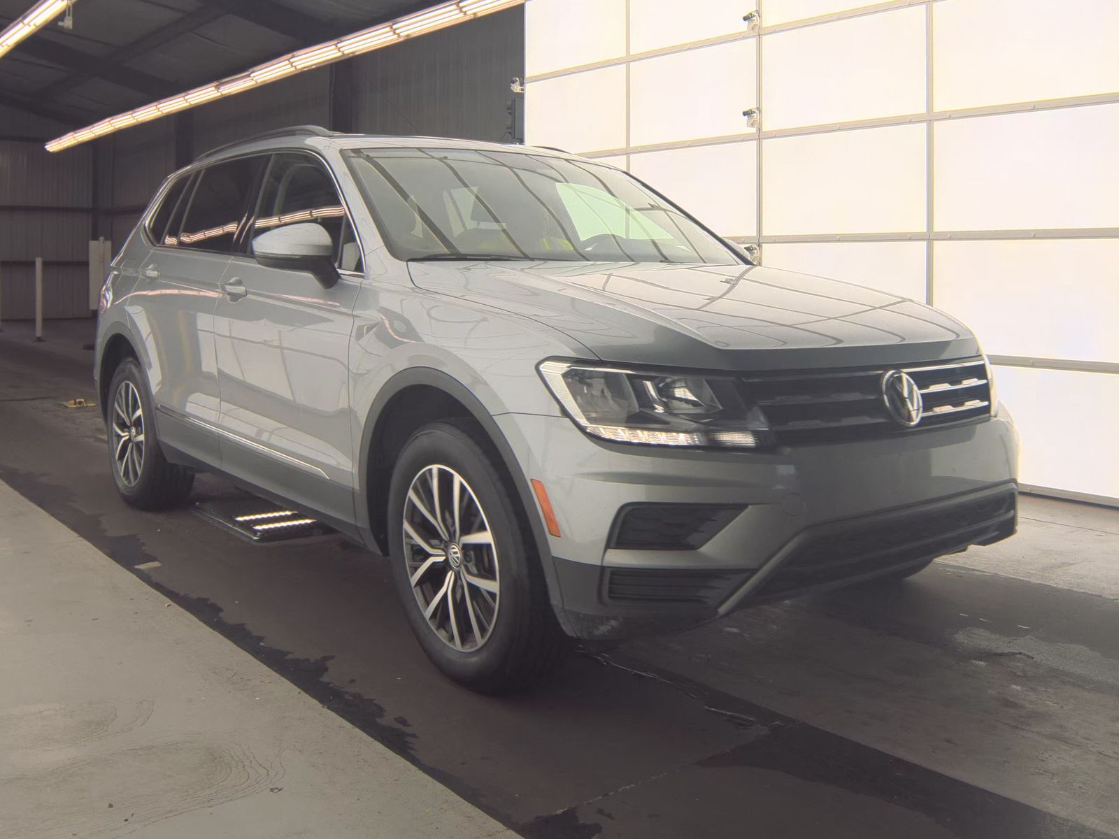 2020 Volkswagen Tiguan 2.0T SE FWD