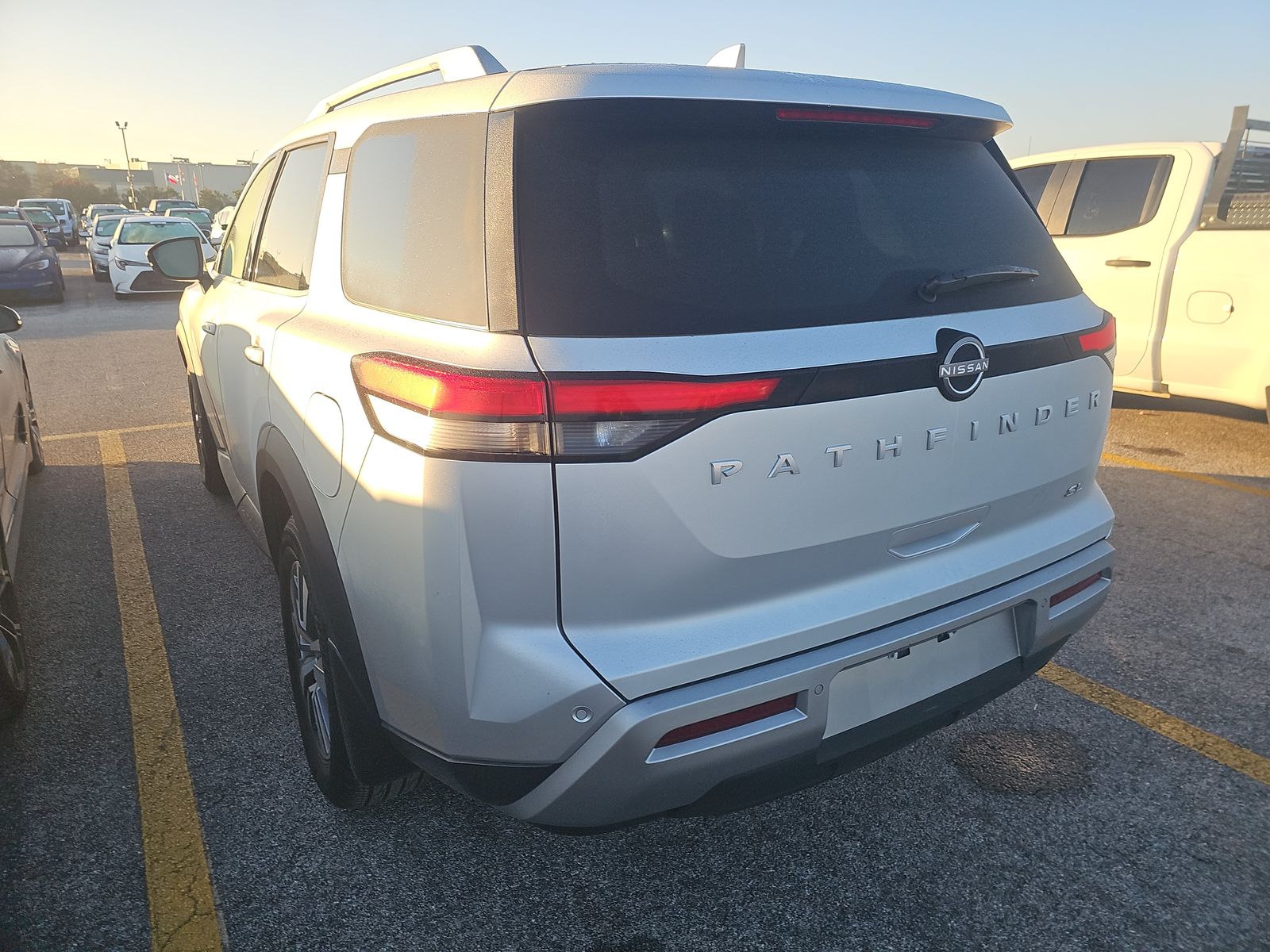 2022 Nissan Pathfinder SL FWD