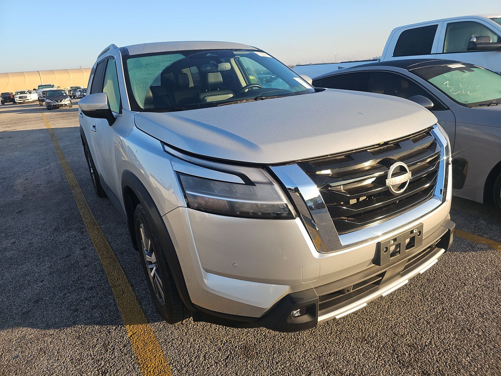 2022 Nissan Pathfinder SL FWD