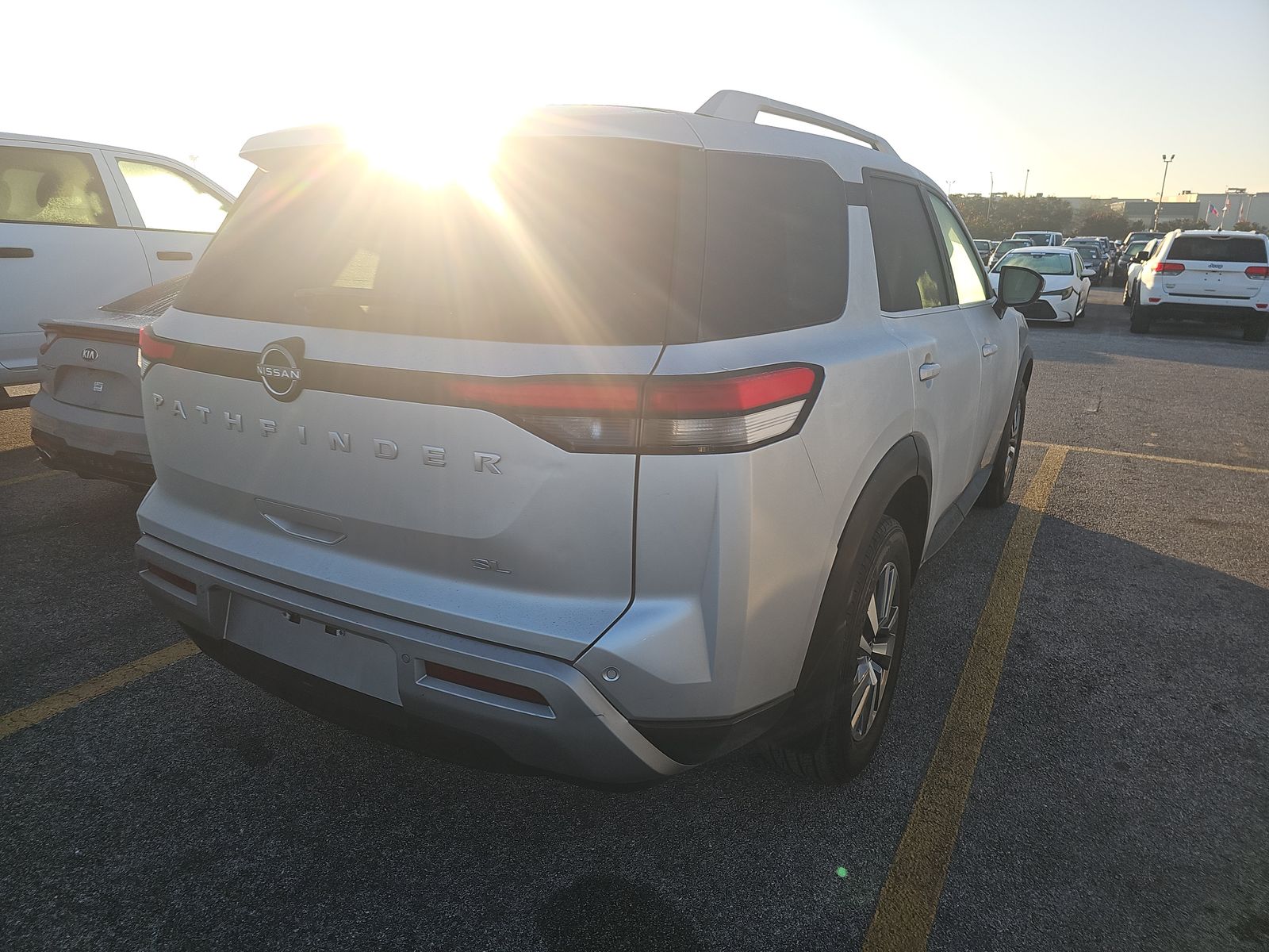 2022 Nissan Pathfinder SL FWD