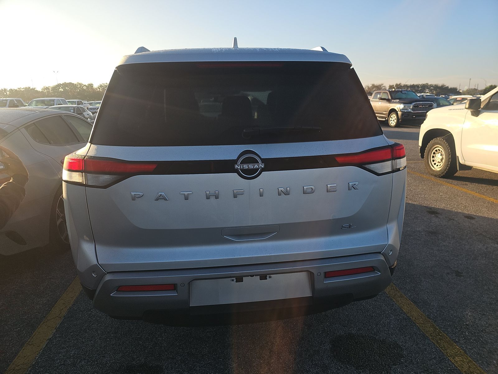 2022 Nissan Pathfinder SL FWD