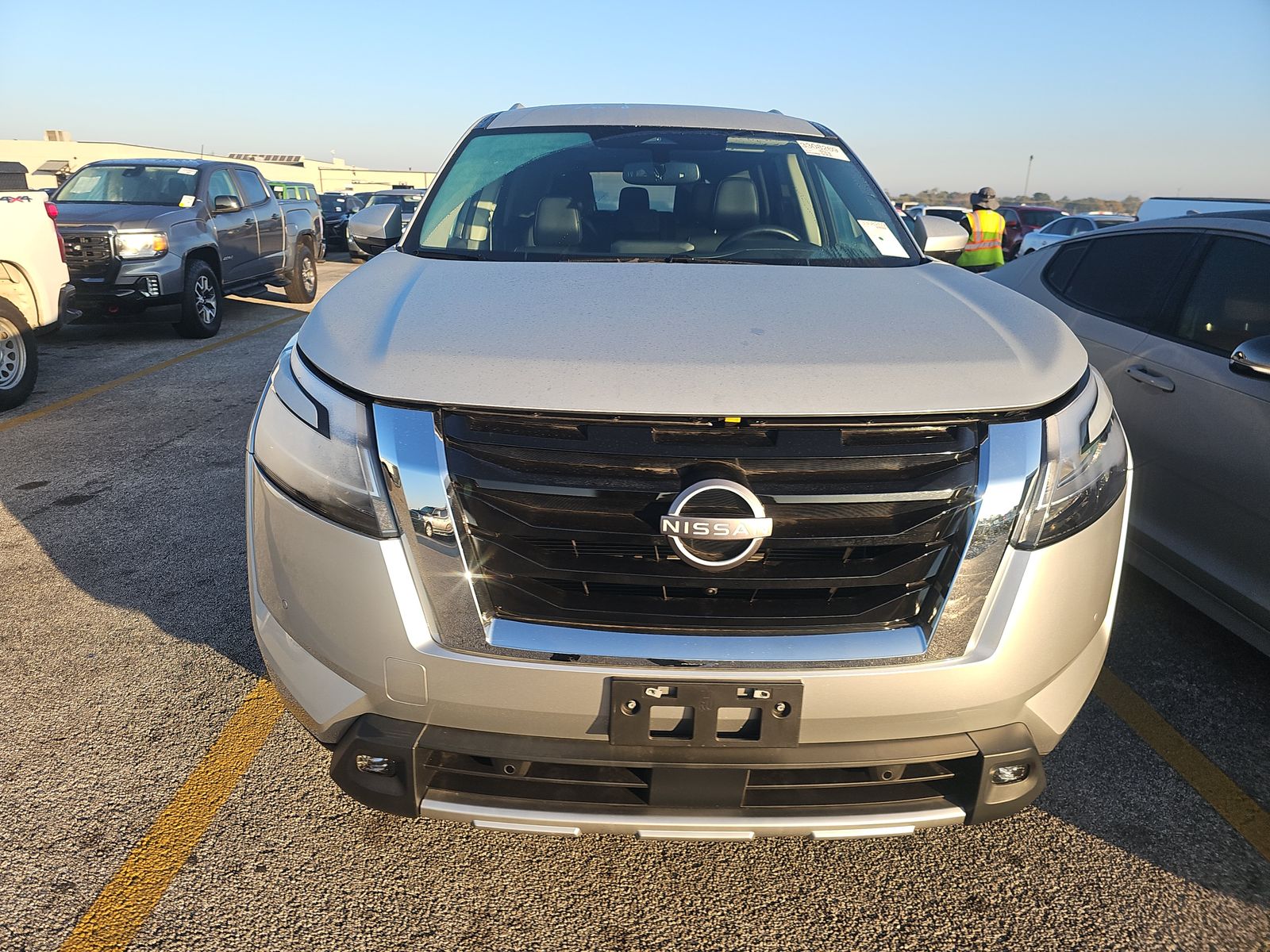 2022 Nissan Pathfinder SL FWD