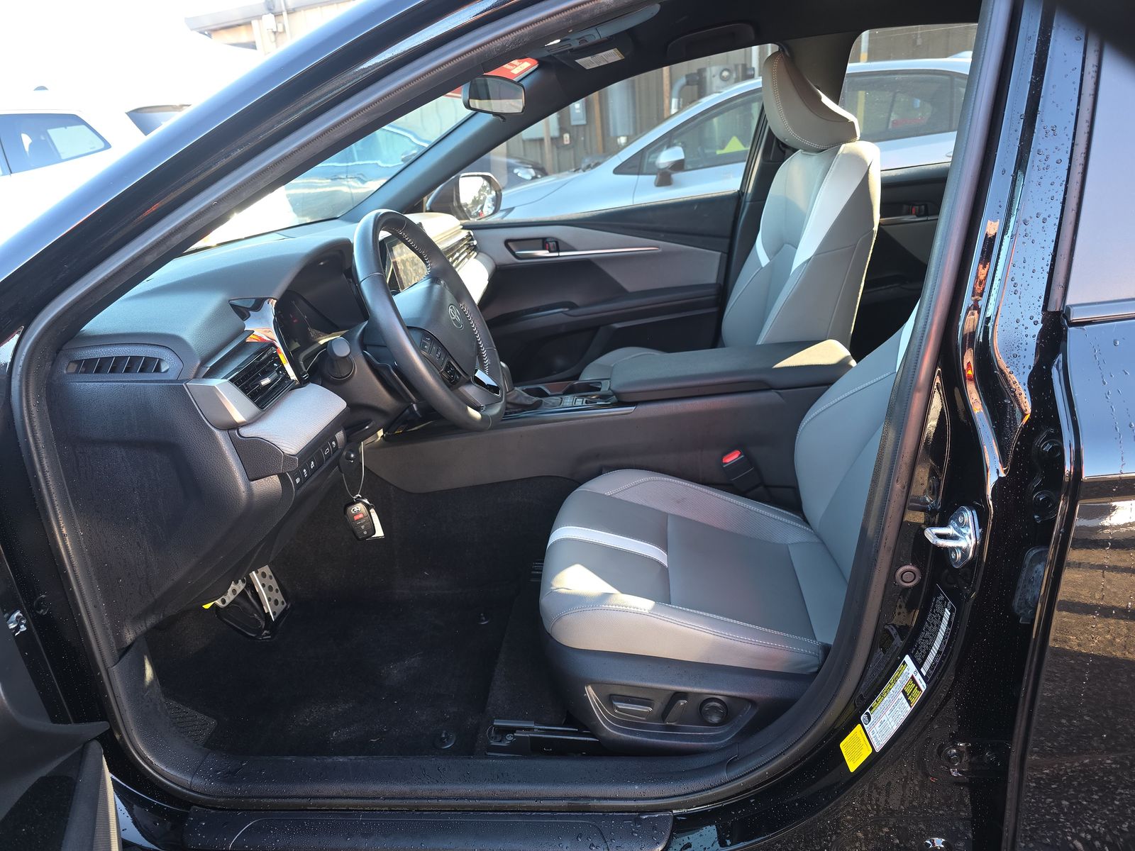 2025 Toyota Camry SE FWD